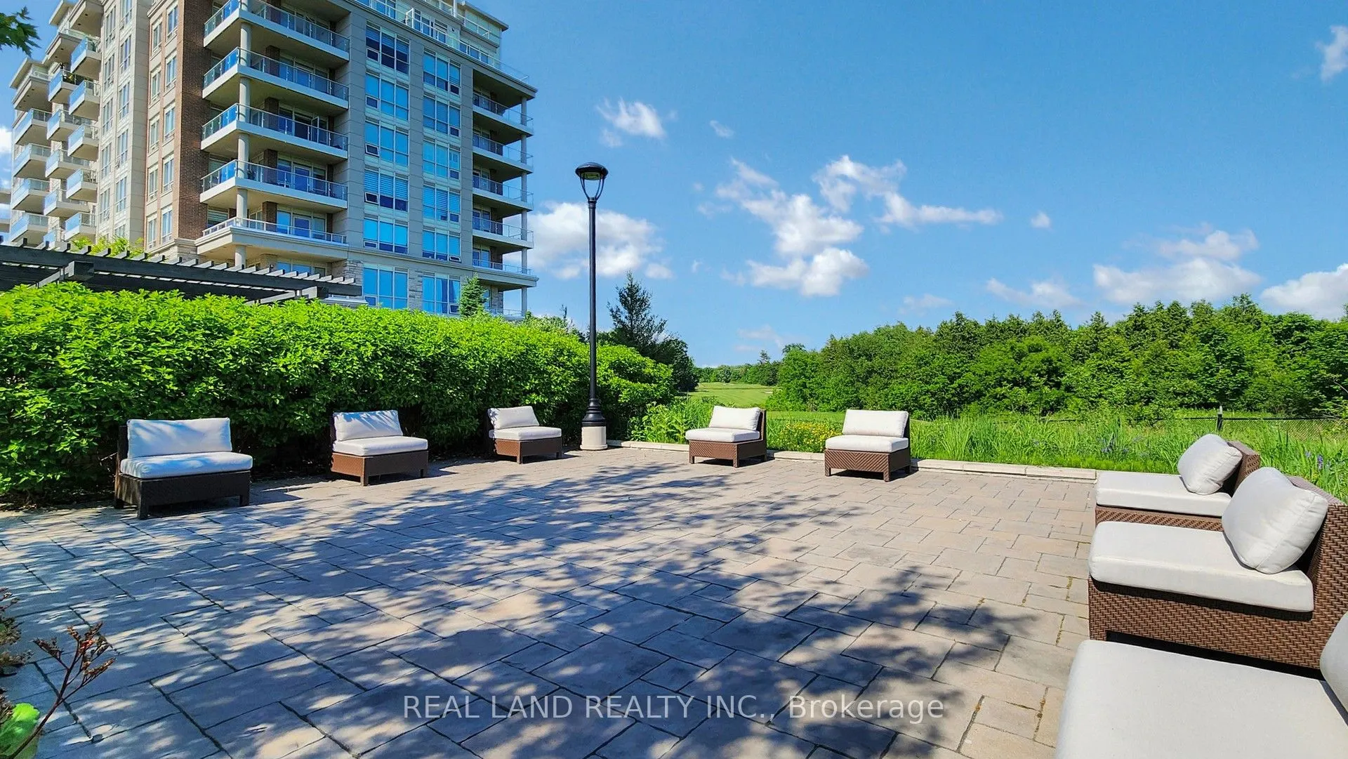 15 Stollery Pond Crescent, #903