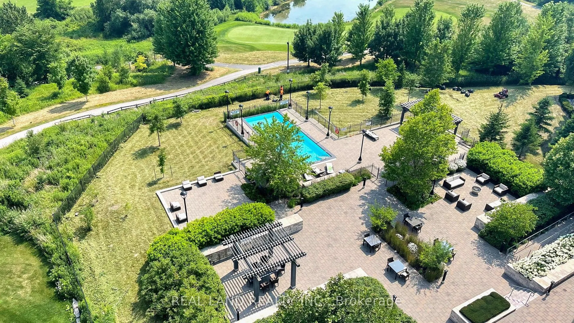 15 Stollery Pond Crescent, #903