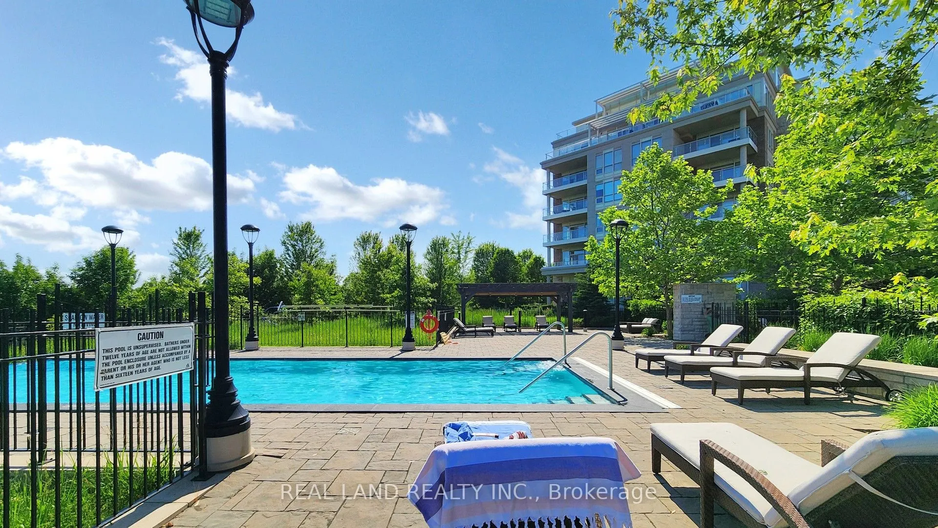15 Stollery Pond Crescent, #903
