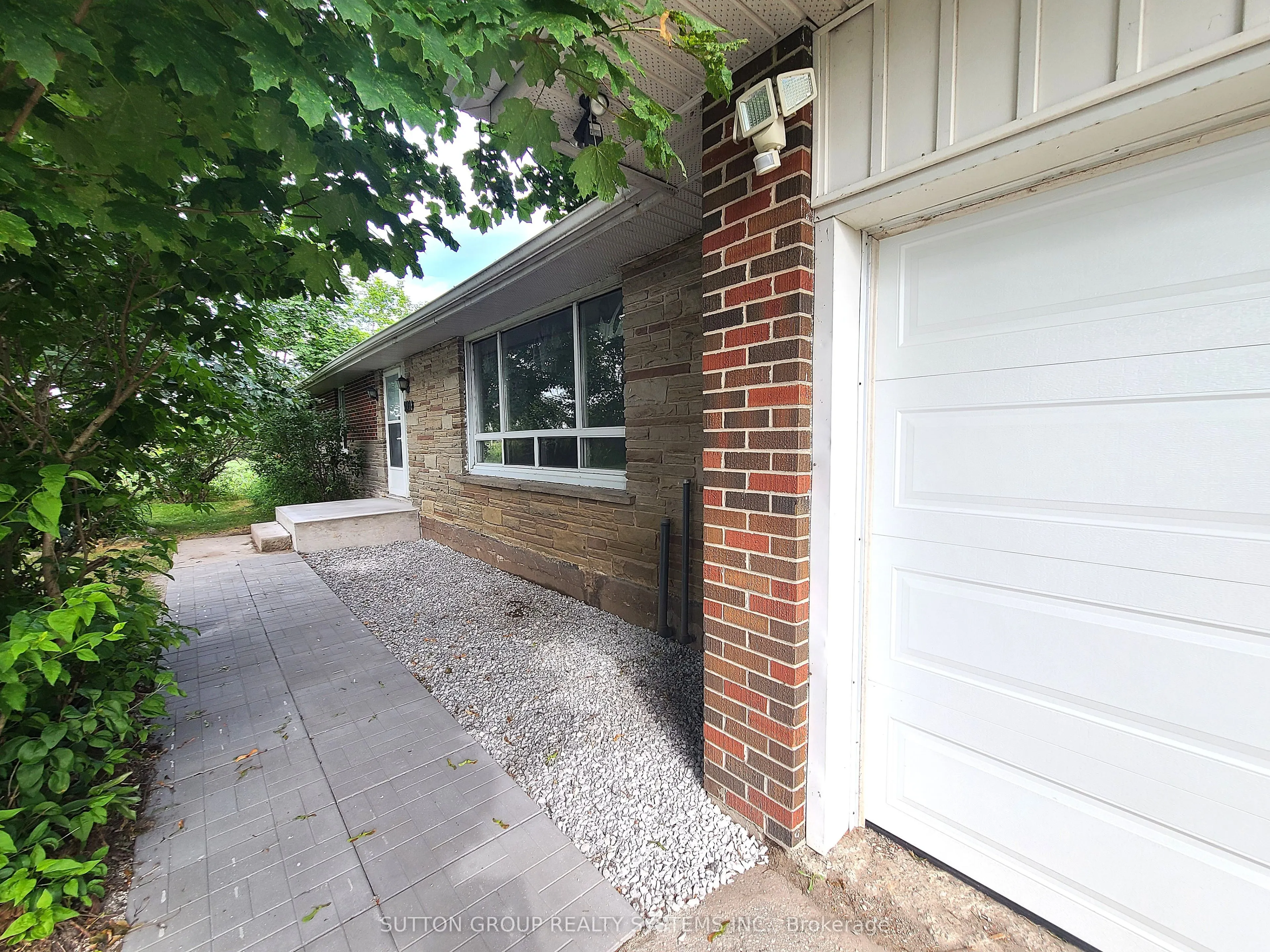 998 King Road