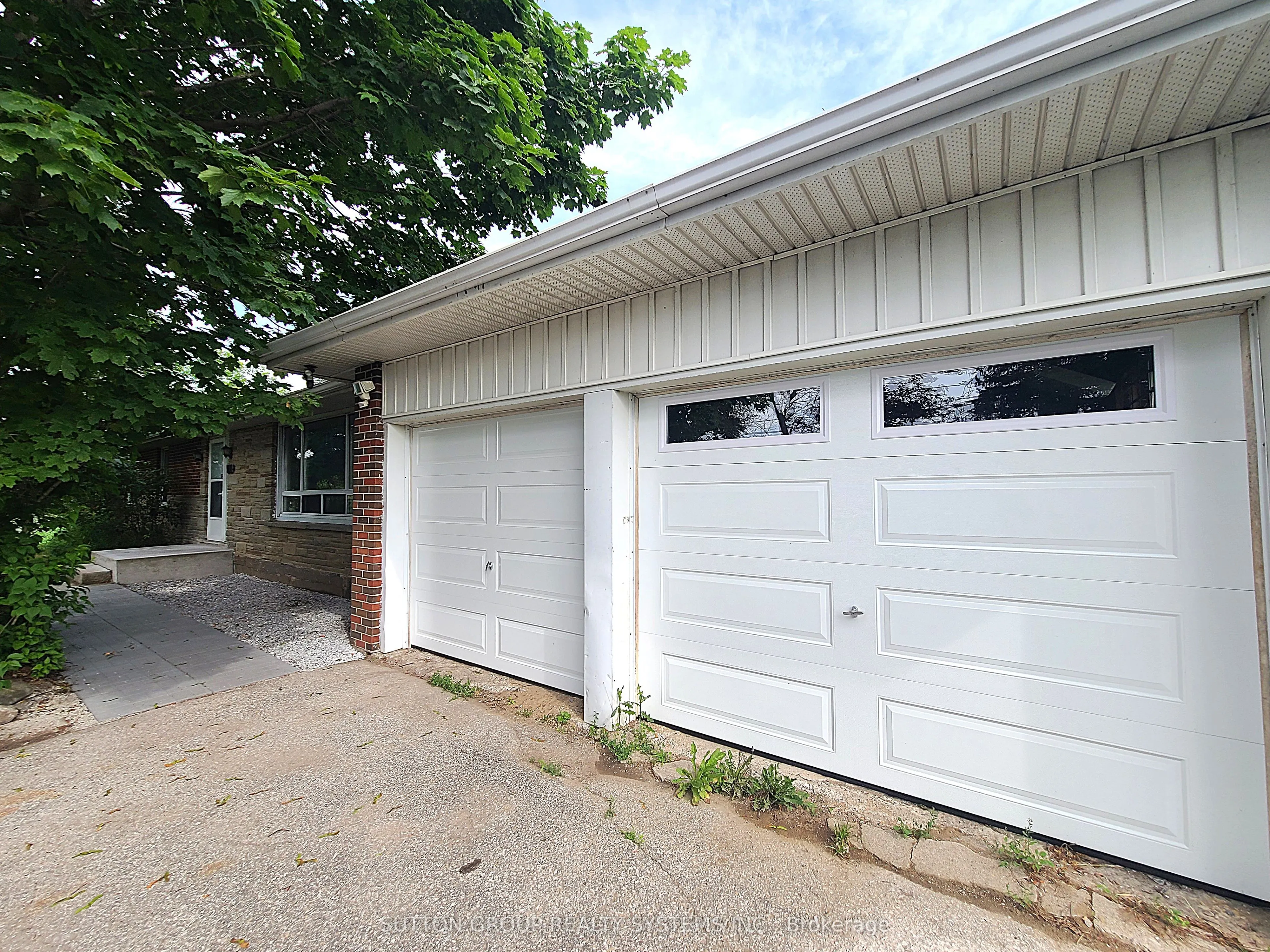 998 King Road
