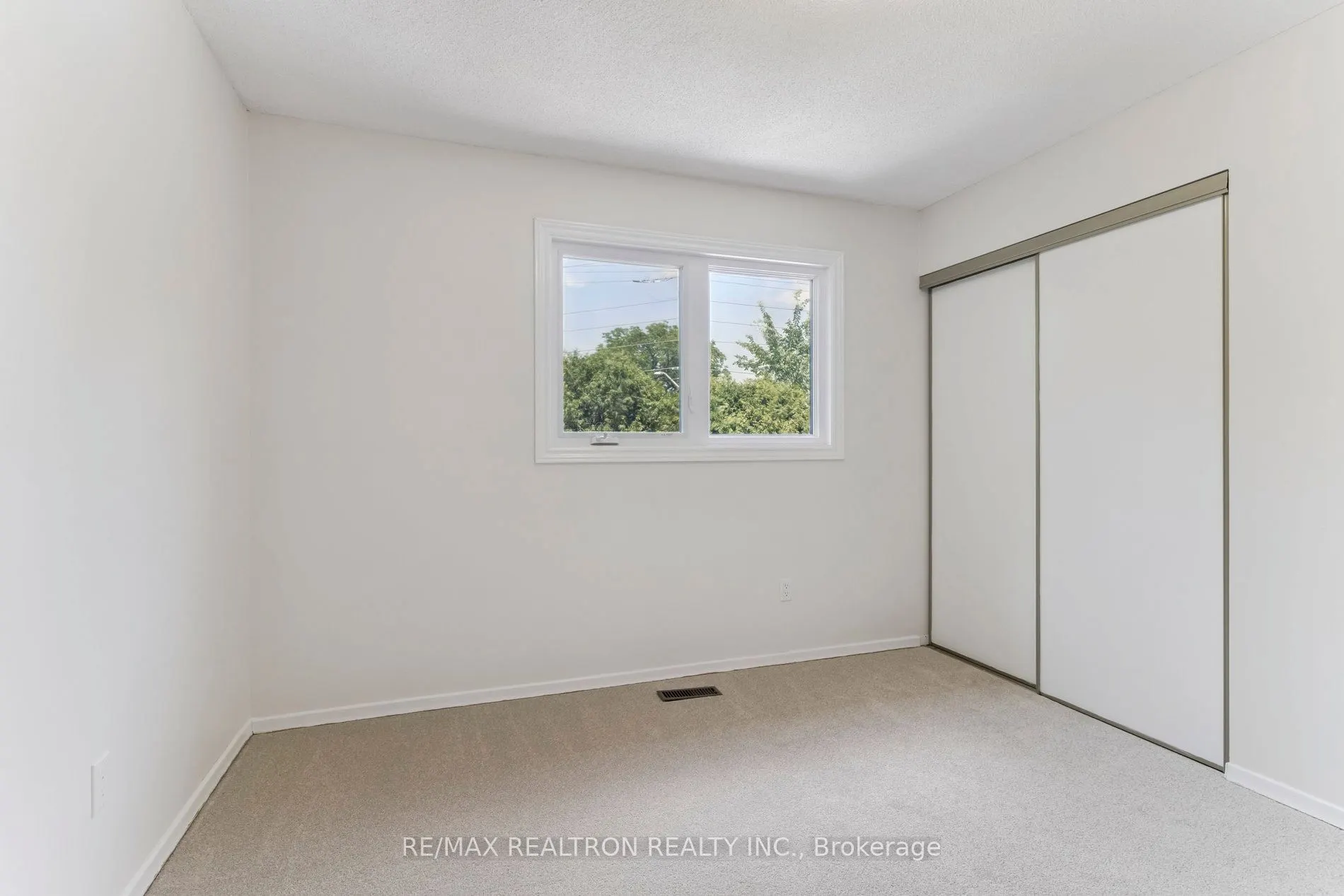 40 Manning Crescent
