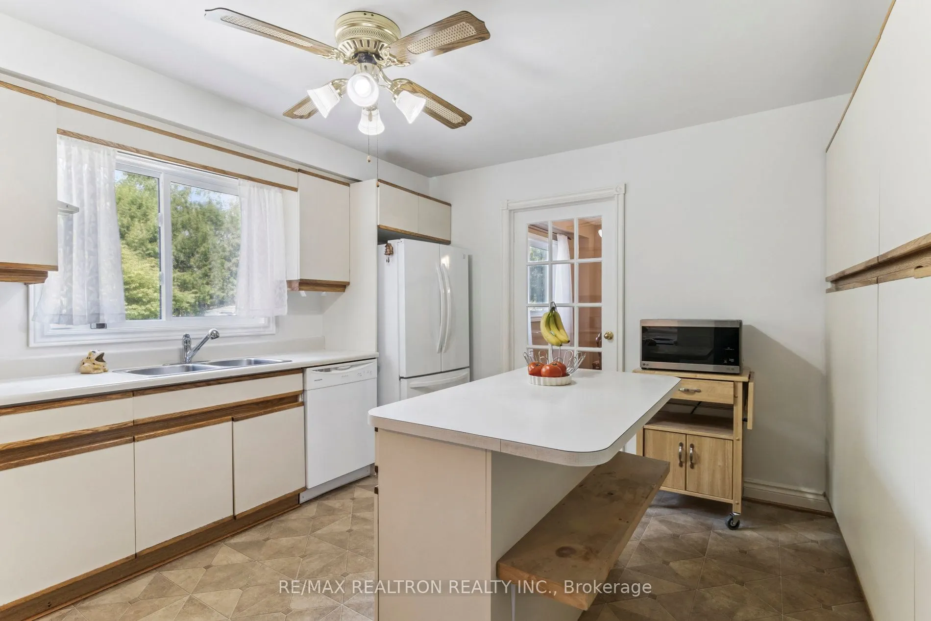 40 Manning Crescent