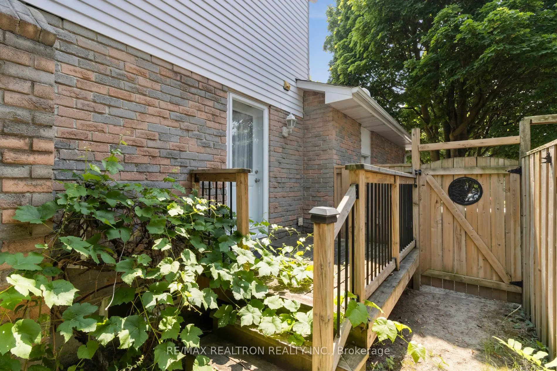 40 Manning Crescent
