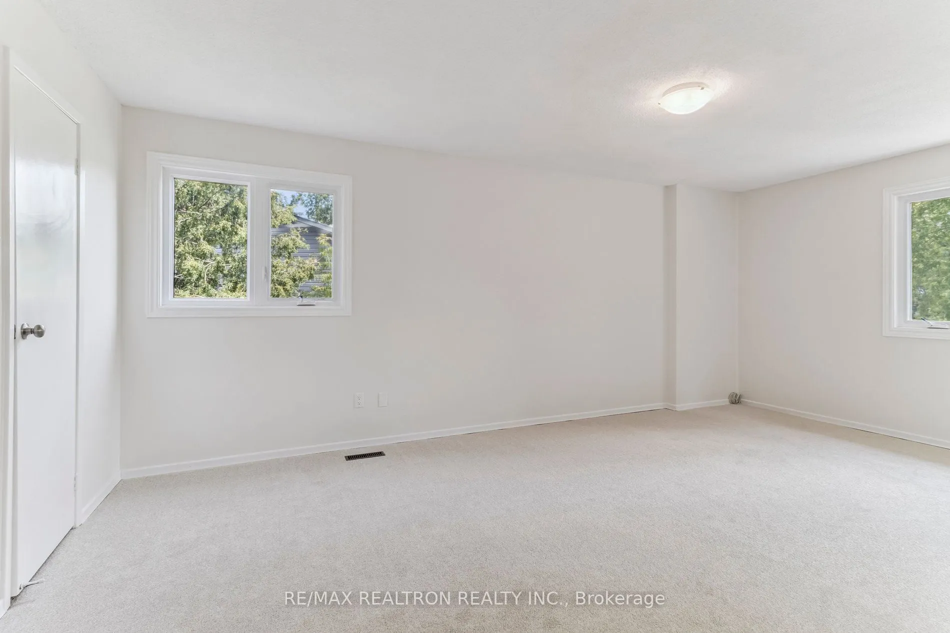 40 Manning Crescent