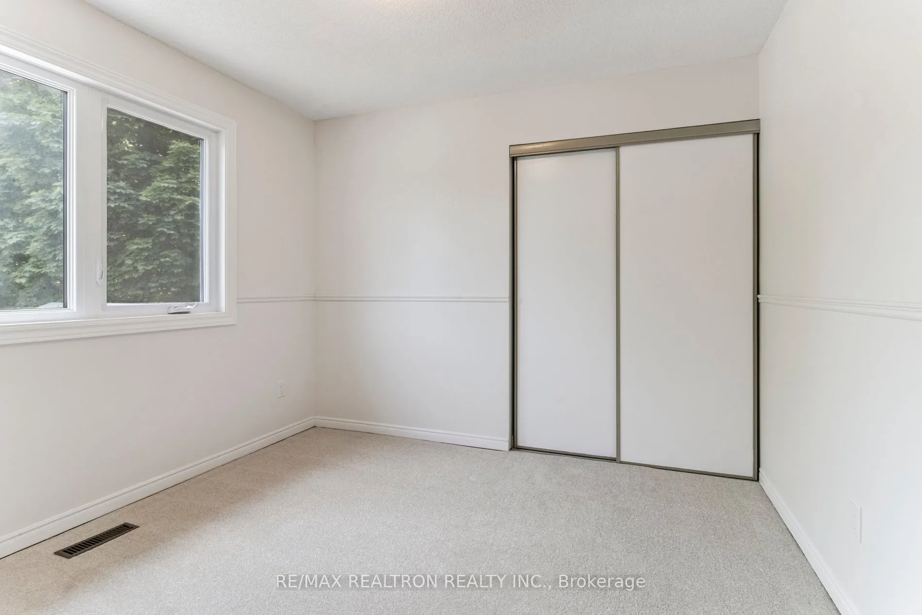40 Manning Crescent