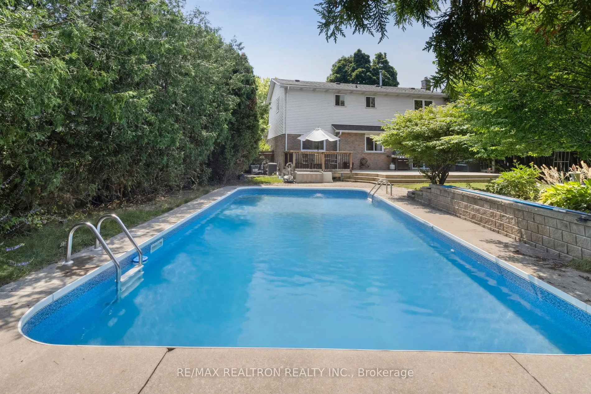 40 Manning Crescent