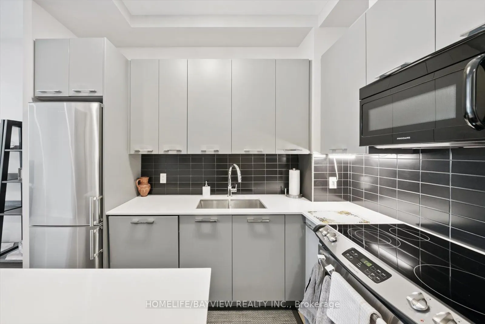9471 Yonge Street, #220