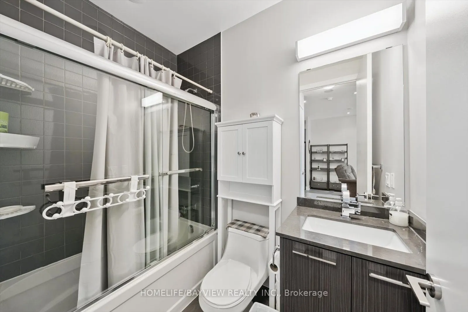 9471 Yonge Street, #220