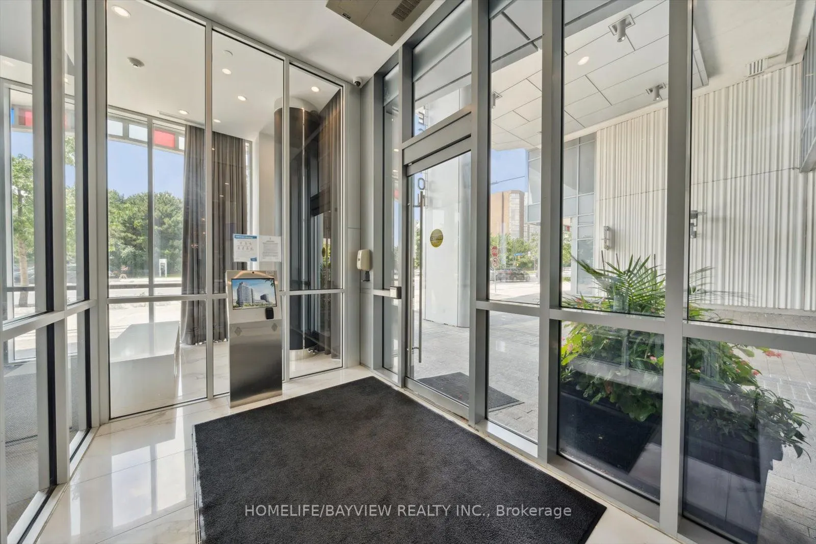 9471 Yonge Street, #220