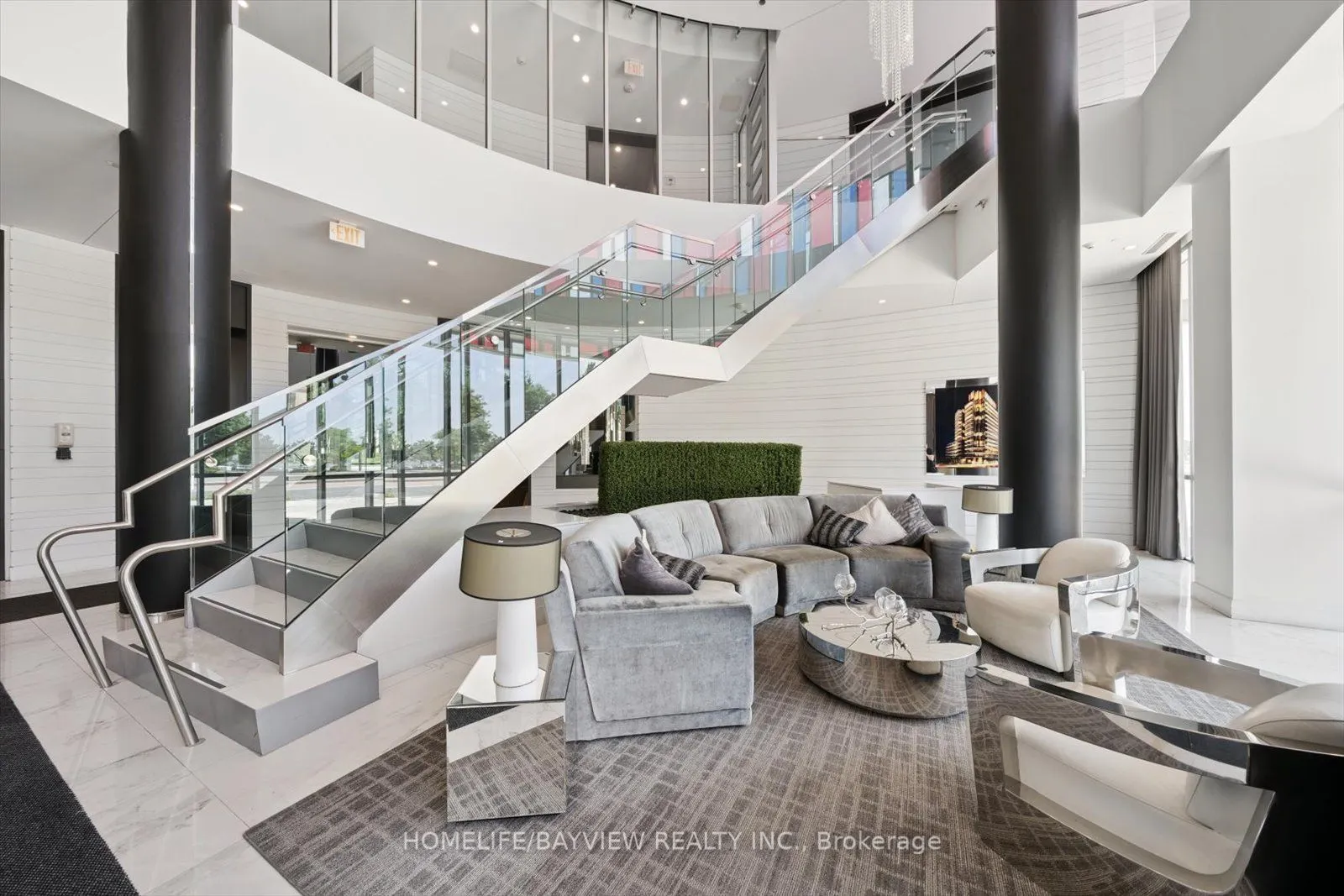 9471 Yonge Street, #220