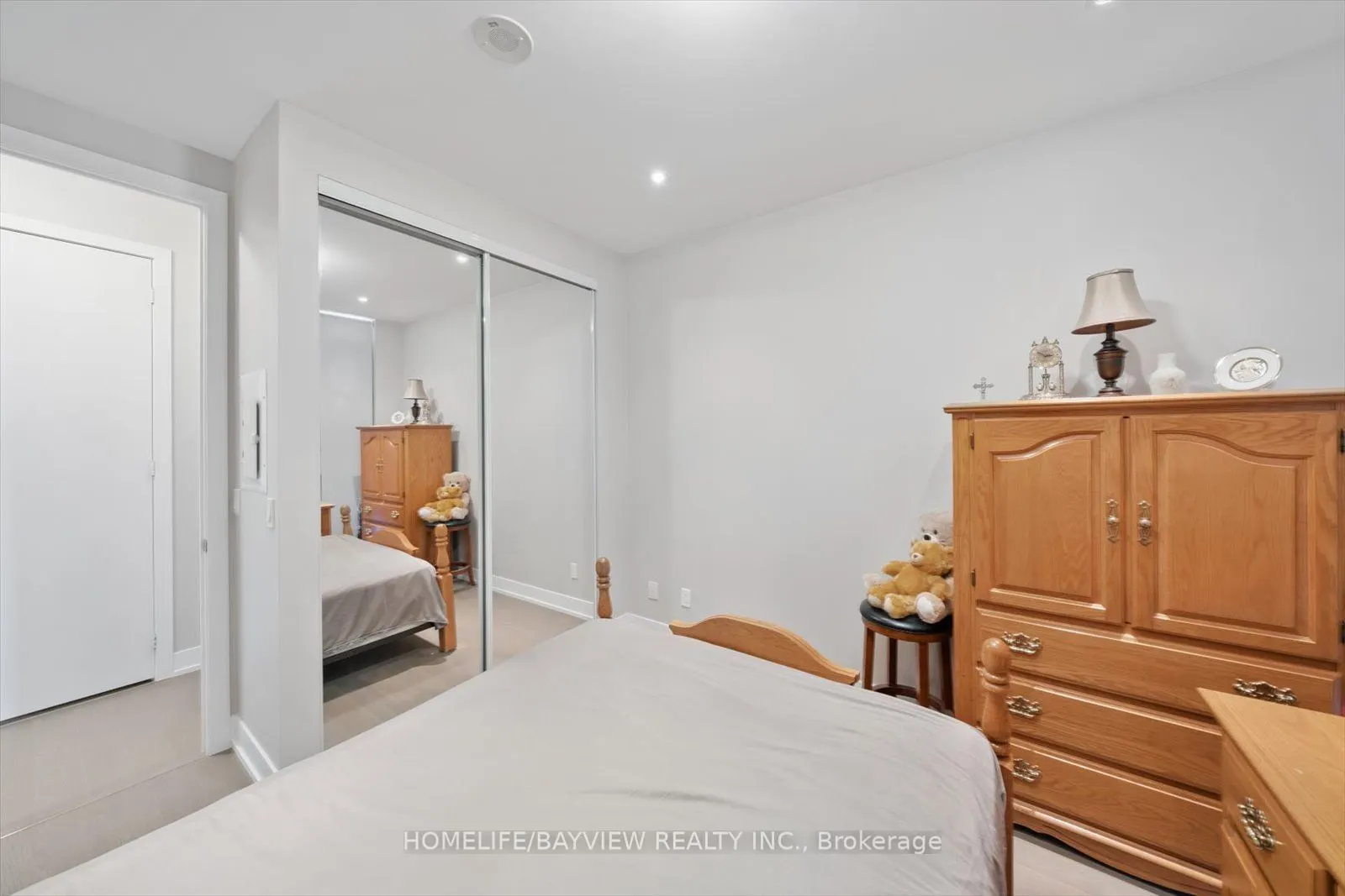 9471 Yonge Street, #220