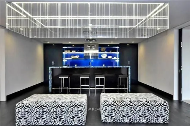 9471 Yonge Street, #220