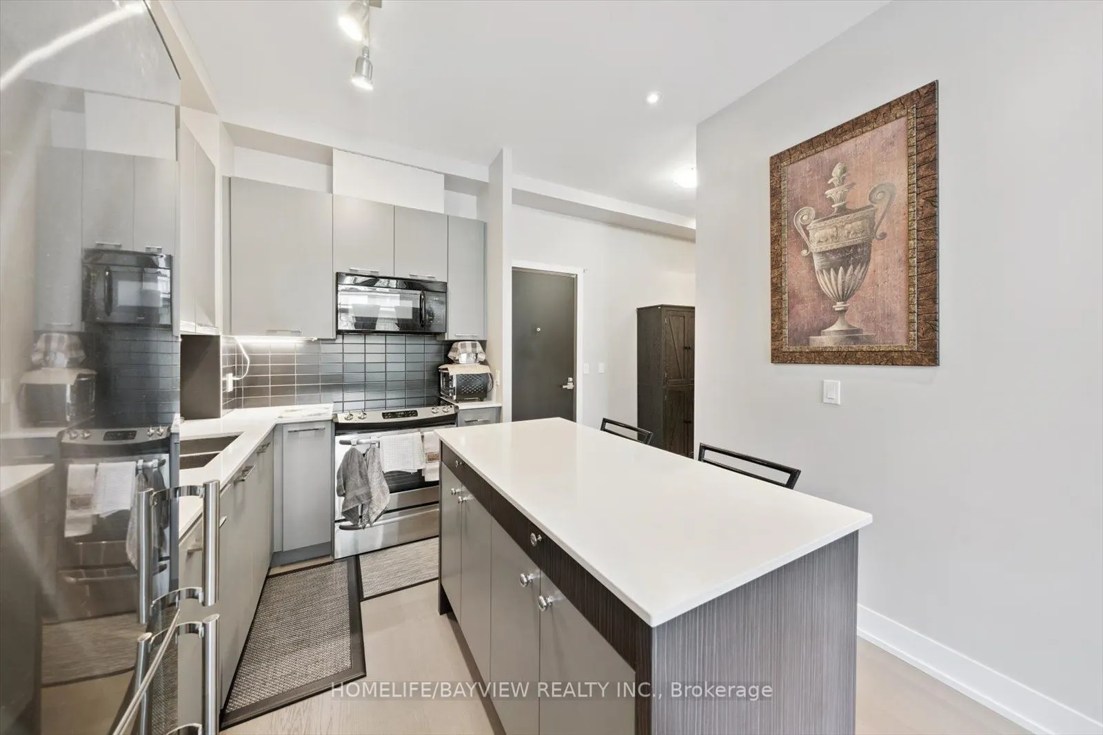 9471 Yonge Street, #220