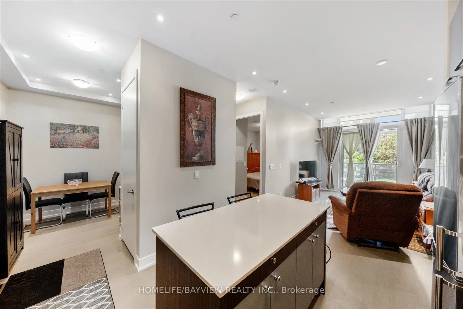 9471 Yonge Street, #220