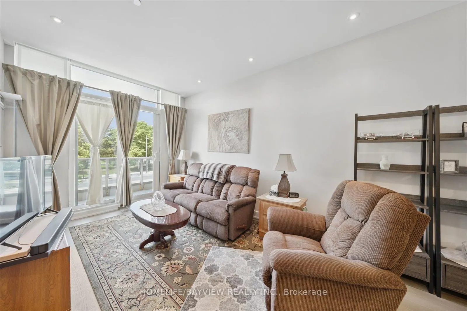 9471 Yonge Street, #220