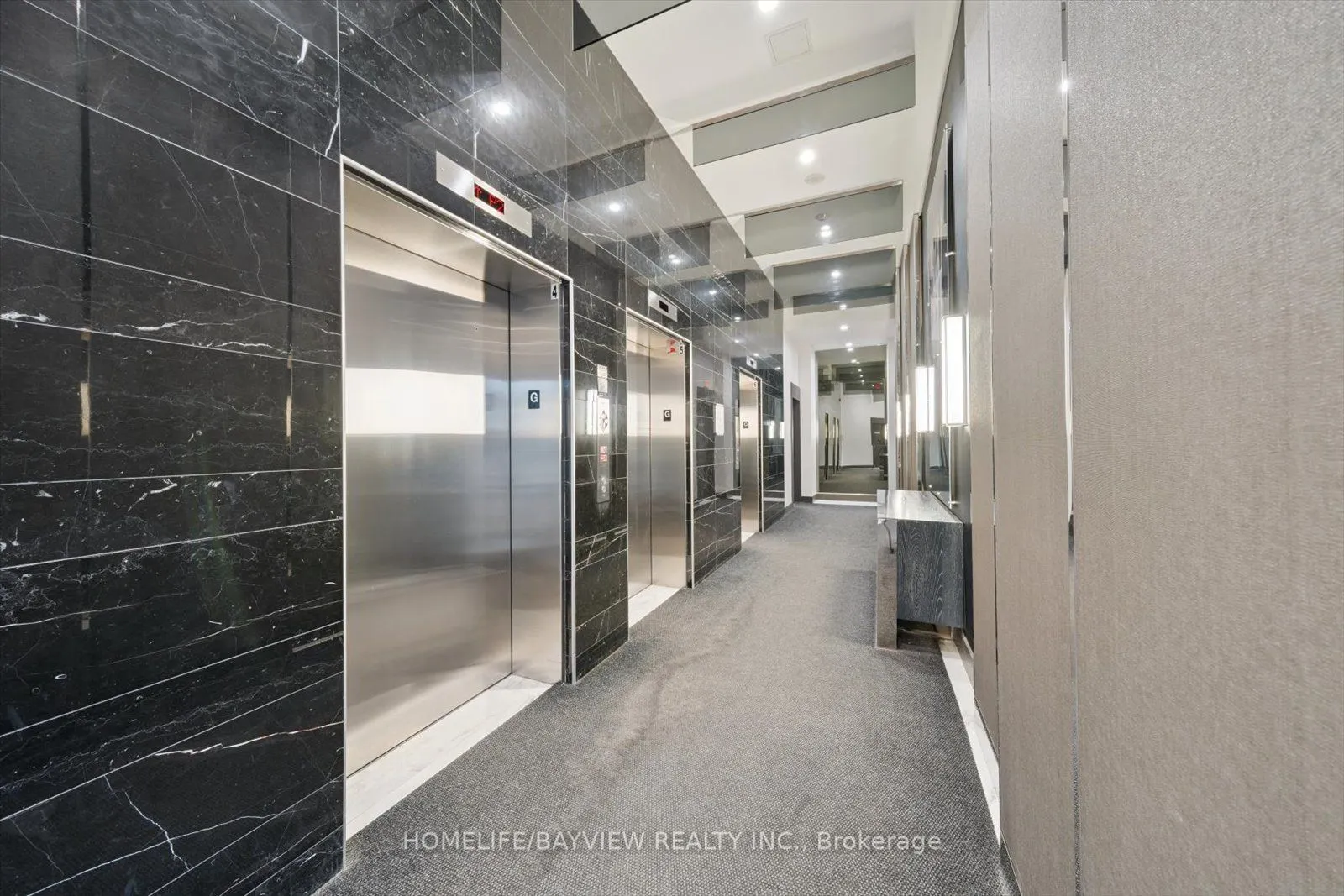 9471 Yonge Street, #220