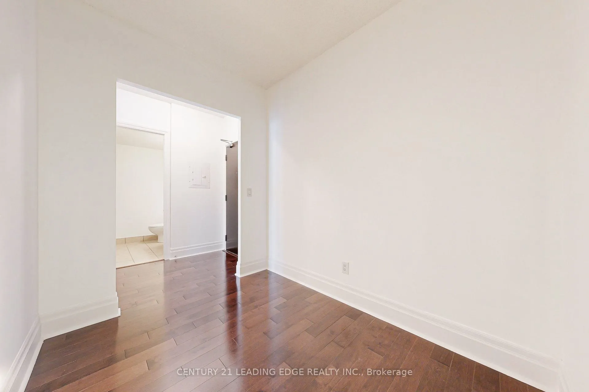 39 Upper Duke Crescent, #320