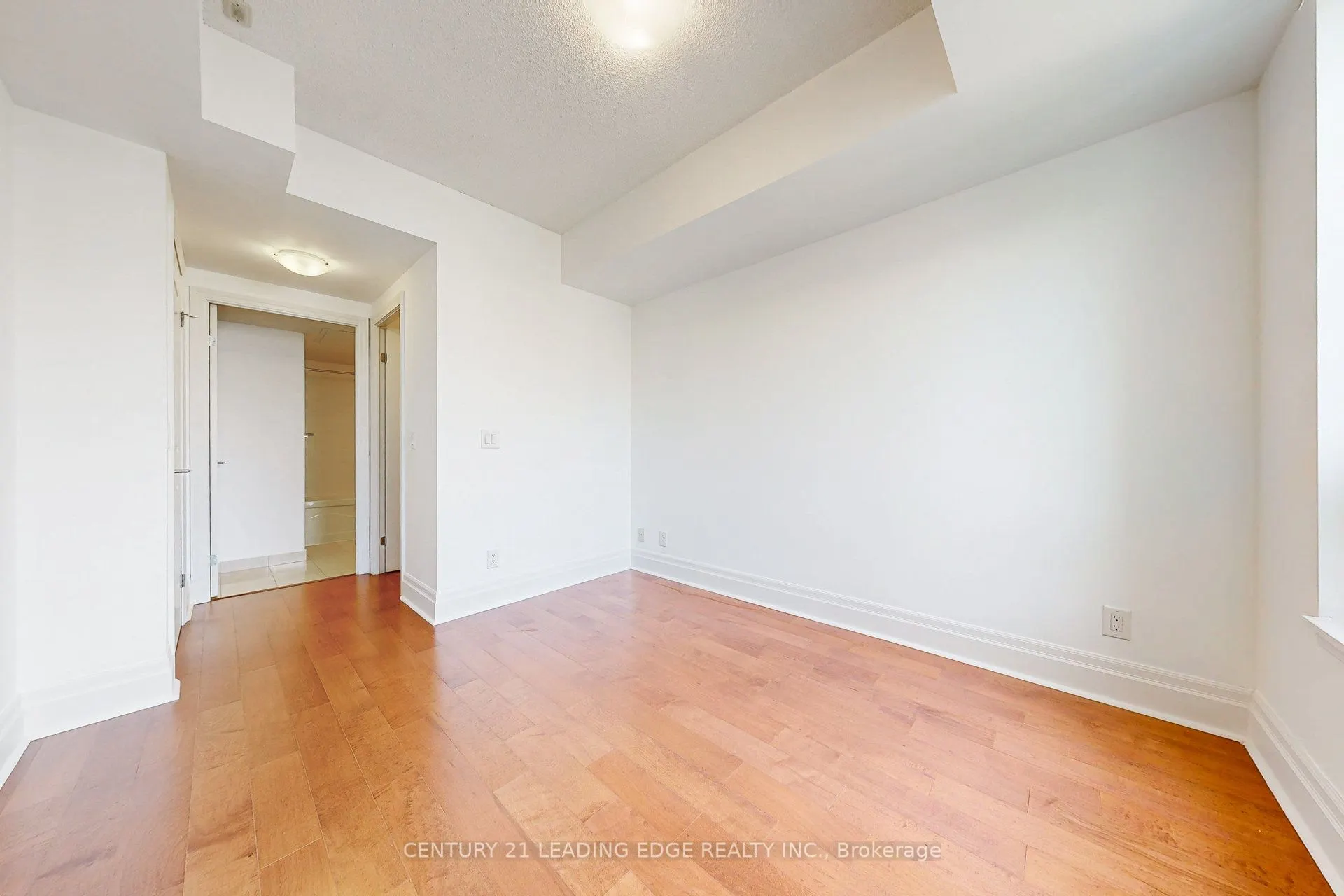 39 Upper Duke Crescent, #320