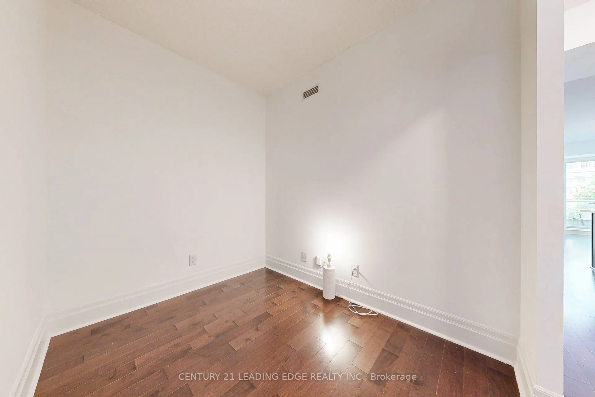 39 Upper Duke Crescent, #320