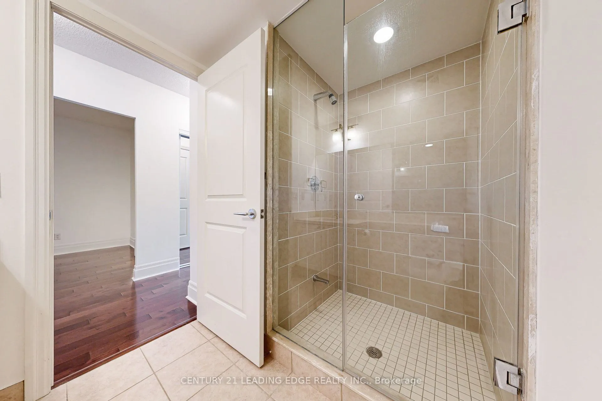 39 Upper Duke Crescent, #320