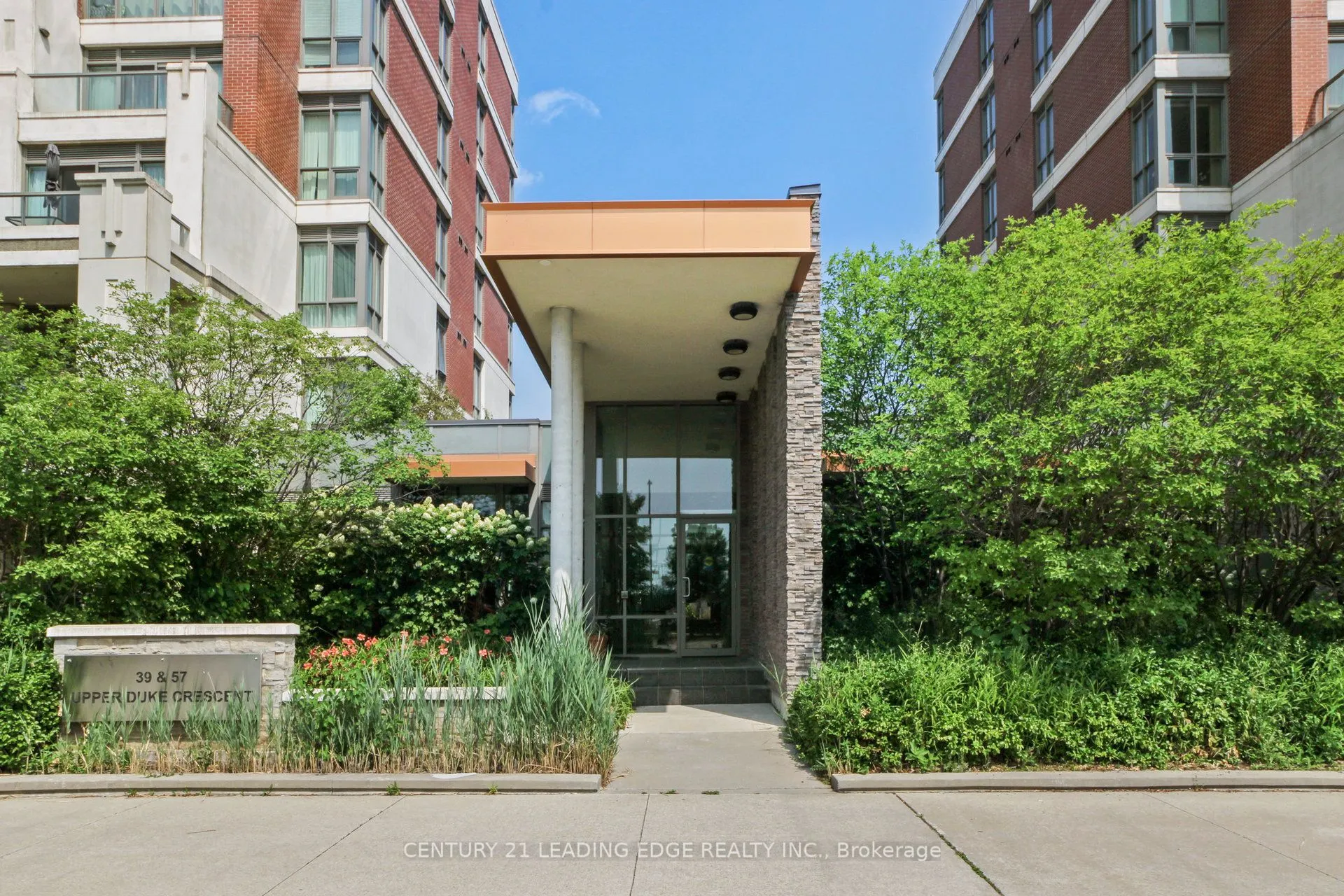 39 Upper Duke Crescent, #320