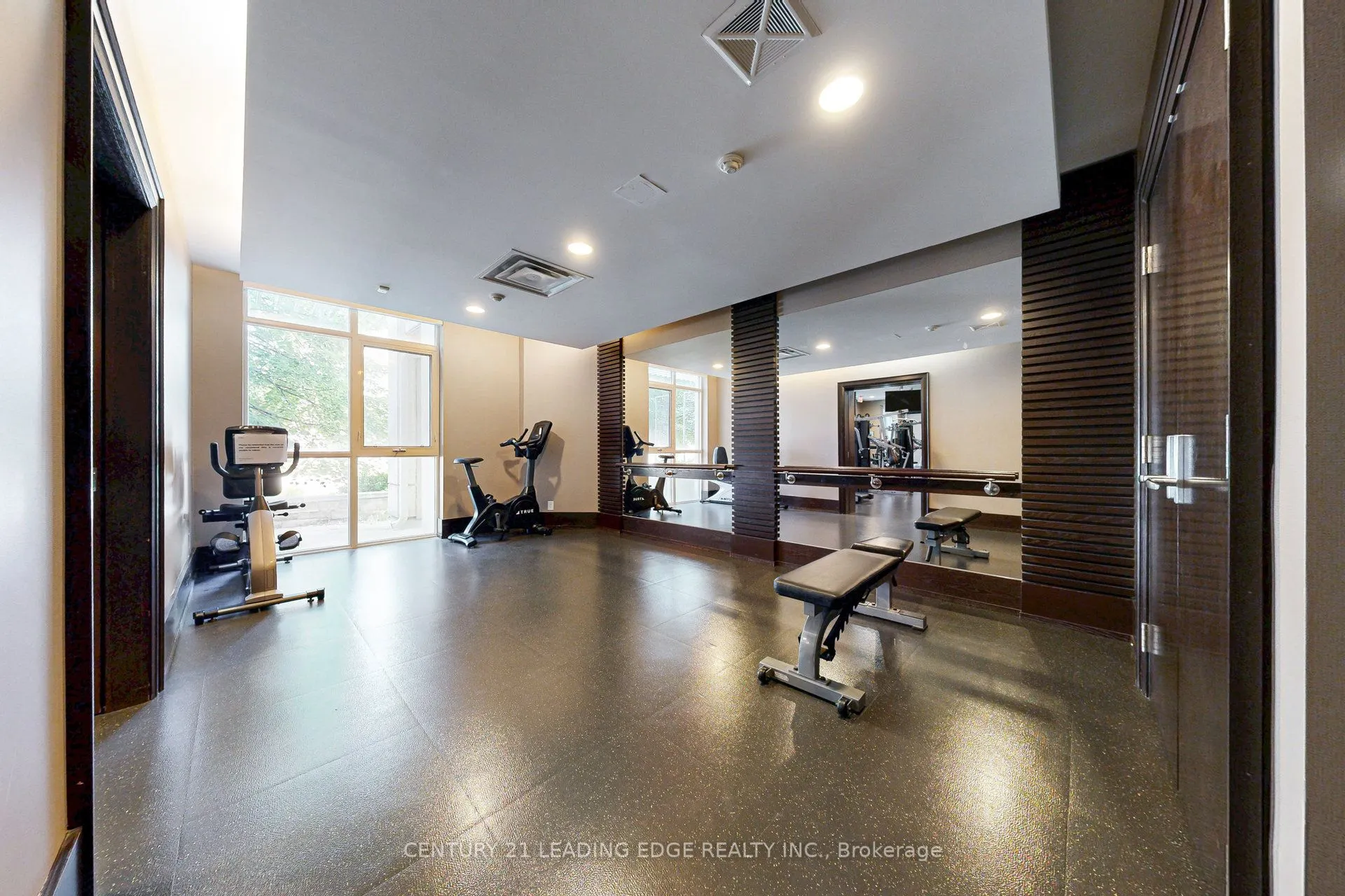 39 Upper Duke Crescent, #320