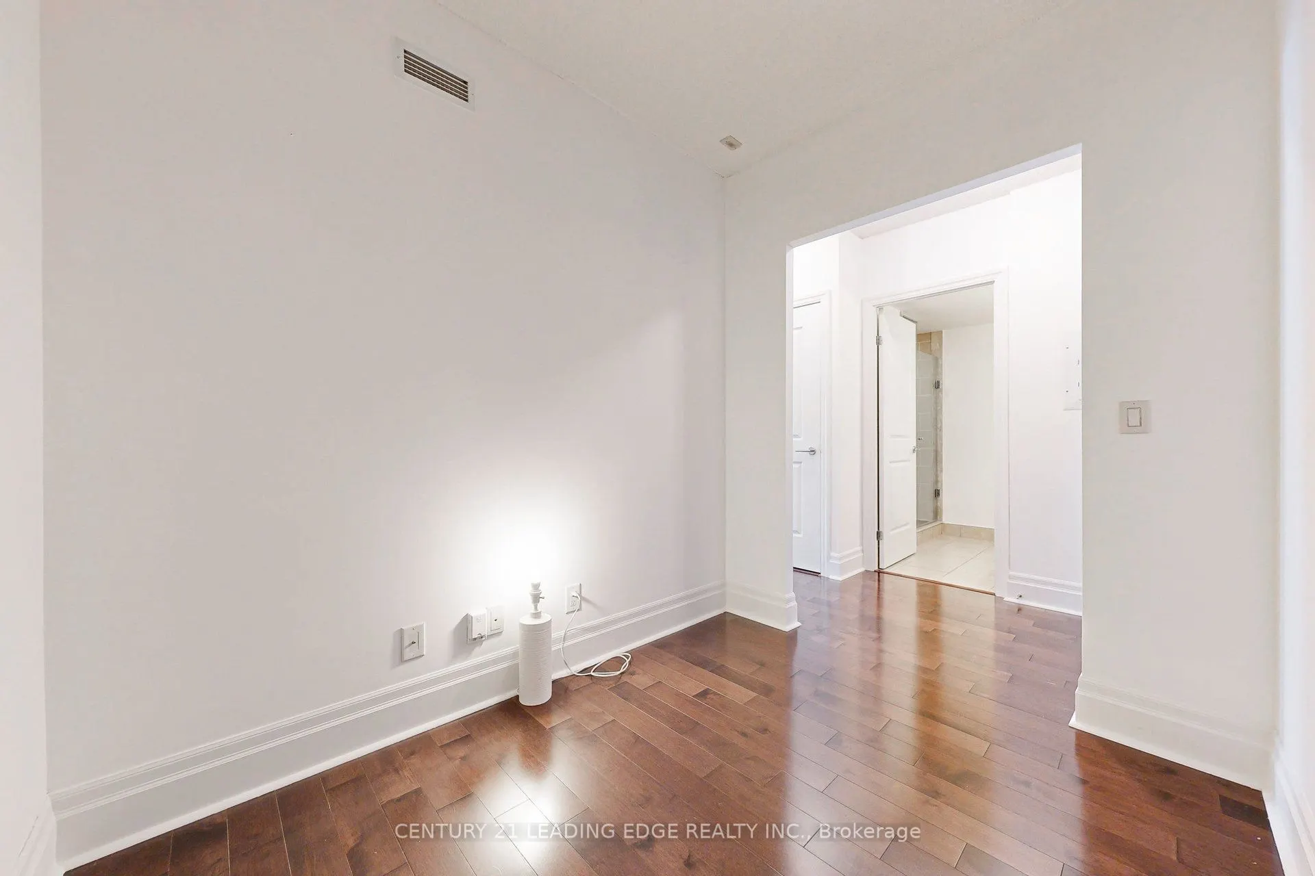 39 Upper Duke Crescent, #320