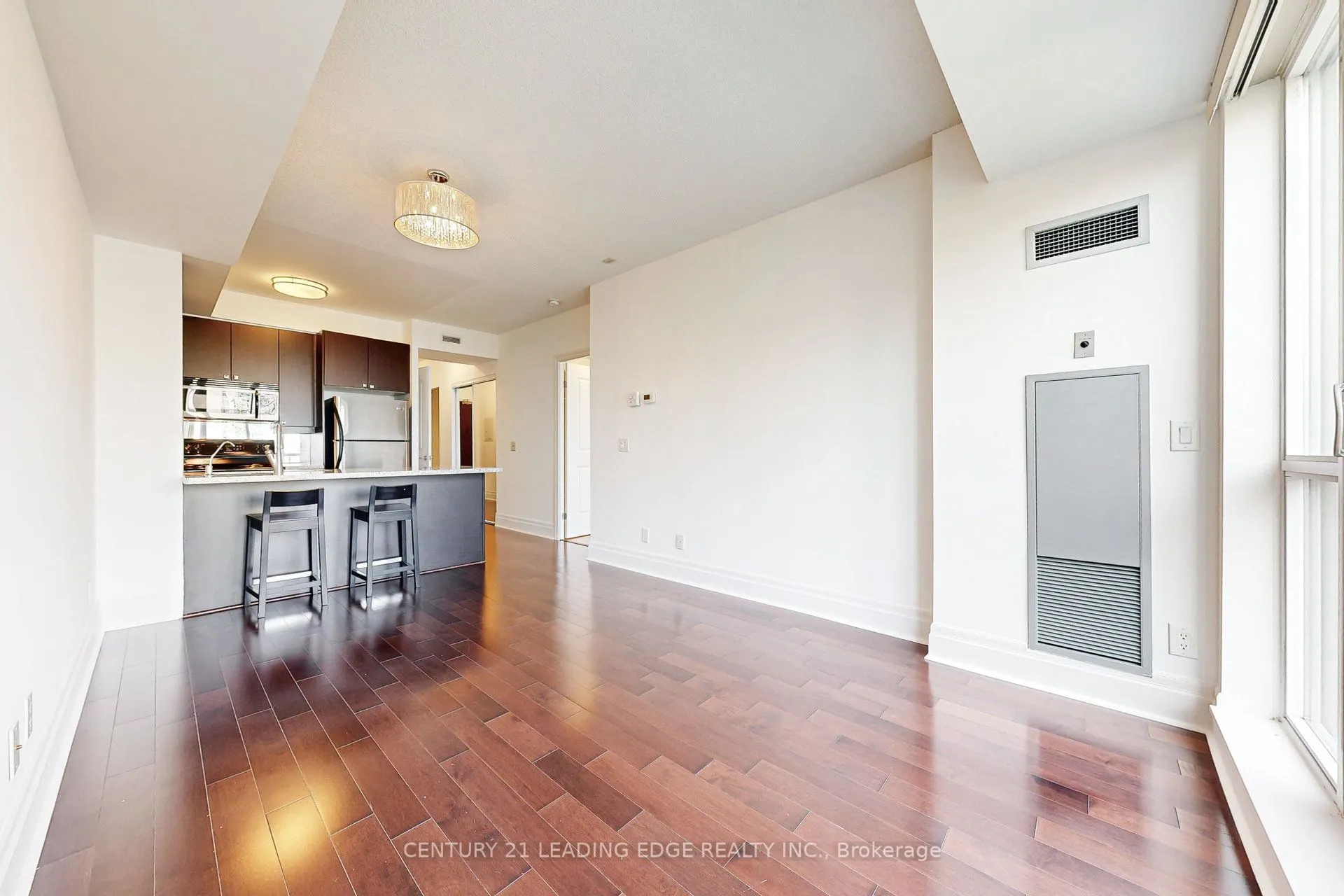 39 Upper Duke Crescent, #320