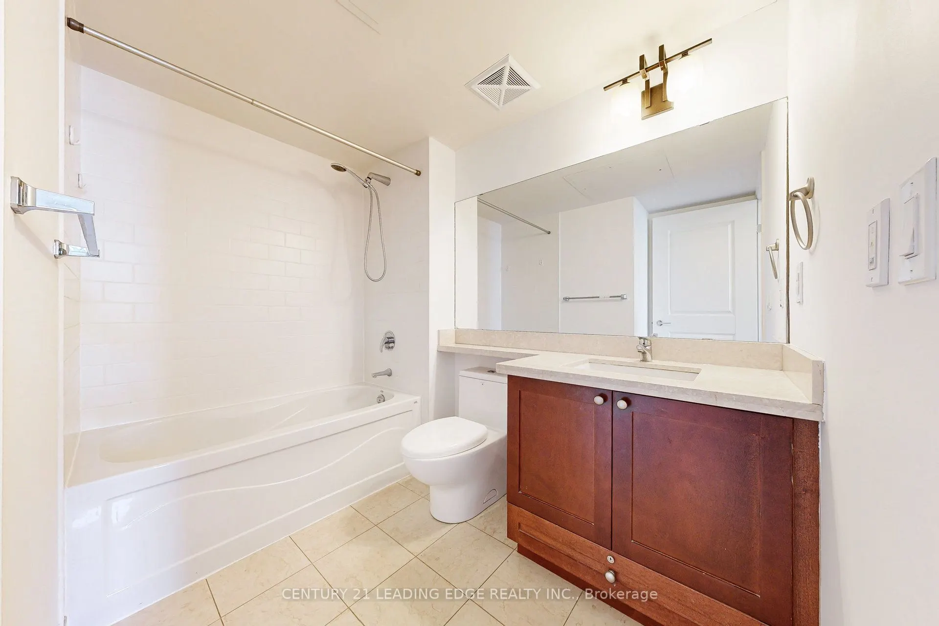 39 Upper Duke Crescent, #320