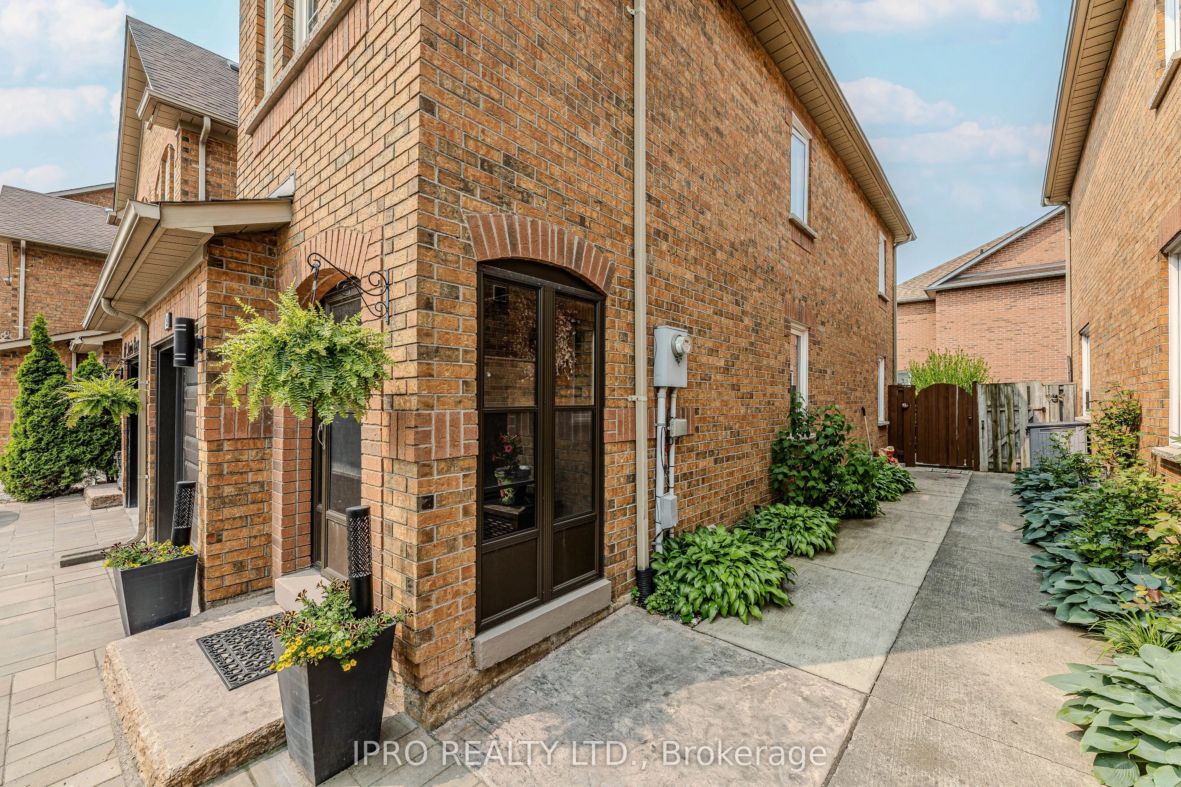 78 Tania Crescent, #8