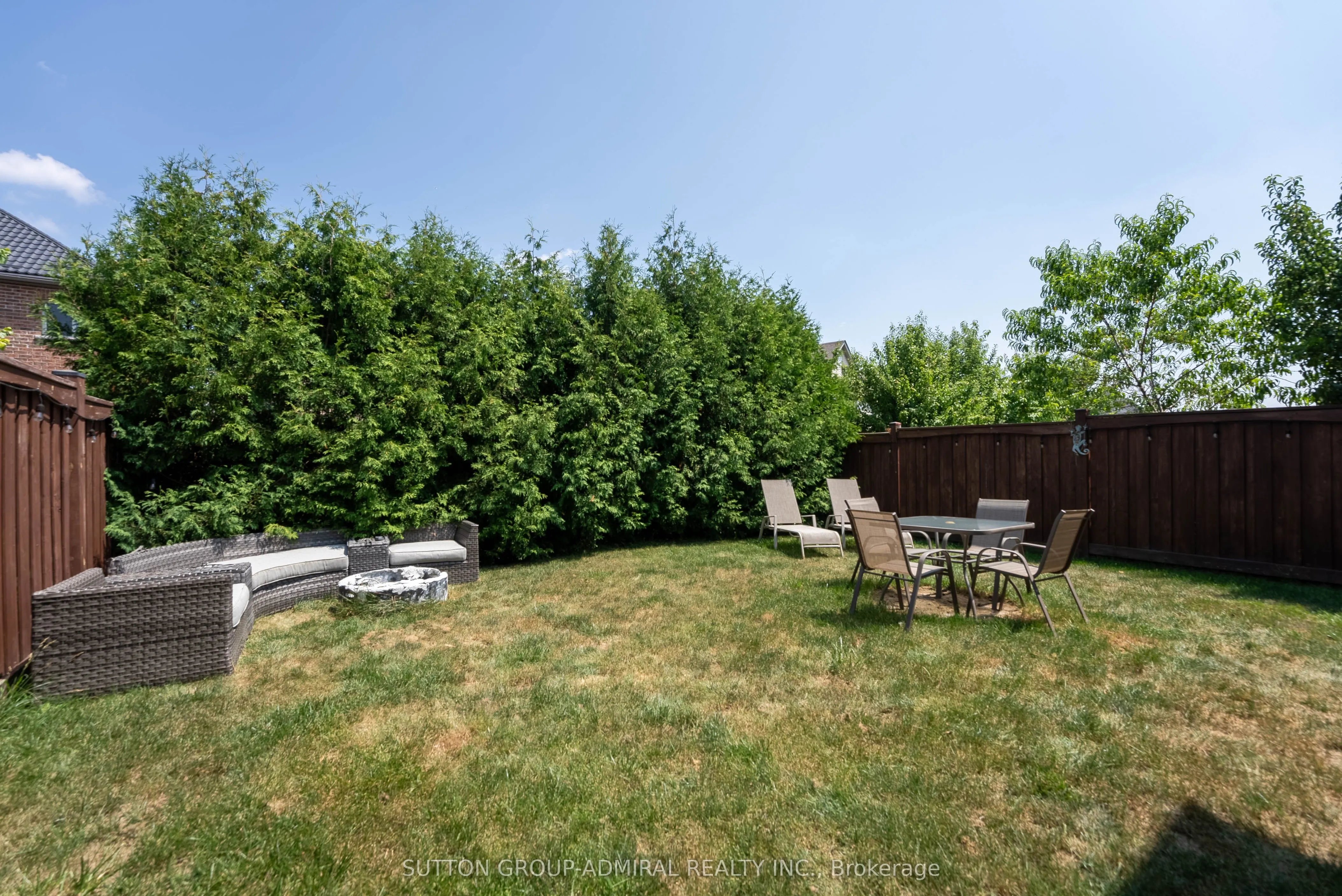 17 Armstrong Crescent