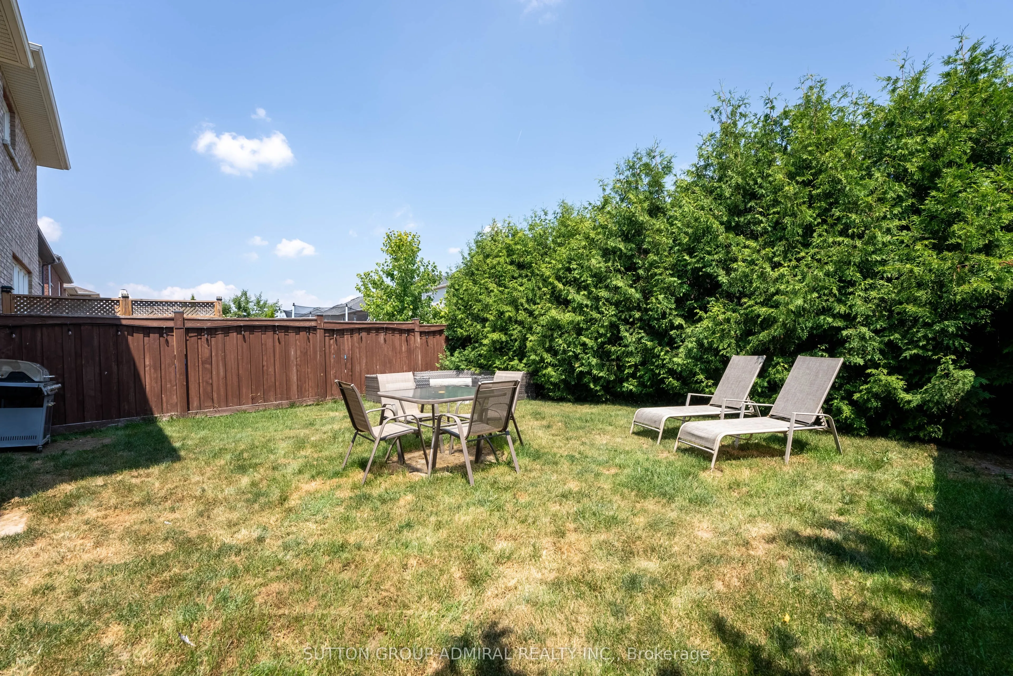 17 Armstrong Crescent