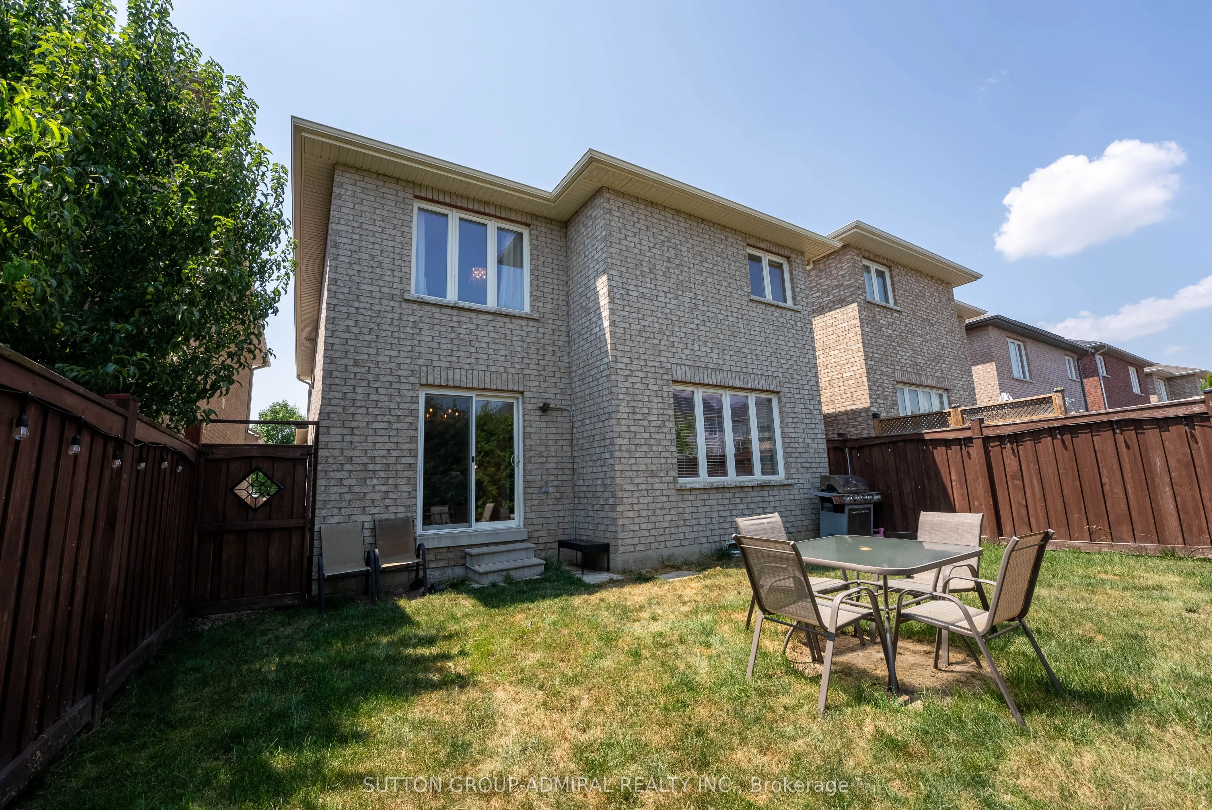 17 Armstrong Crescent