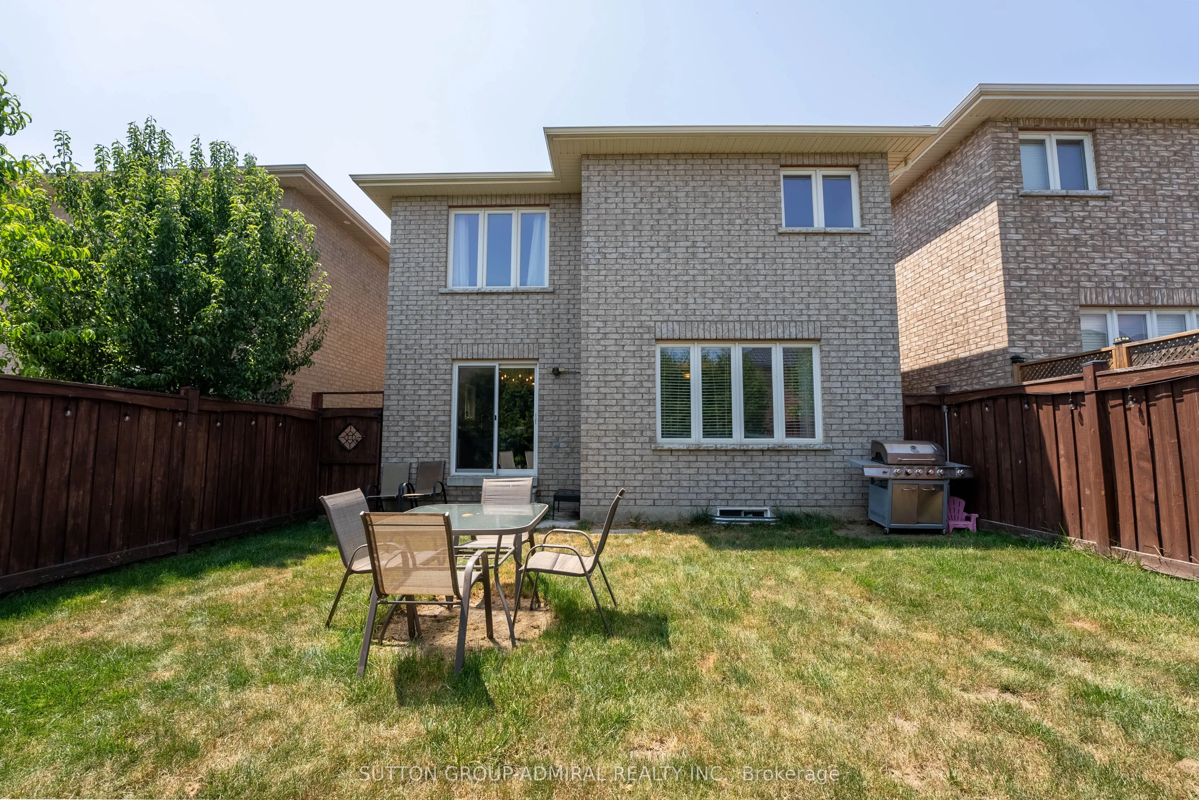17 Armstrong Crescent