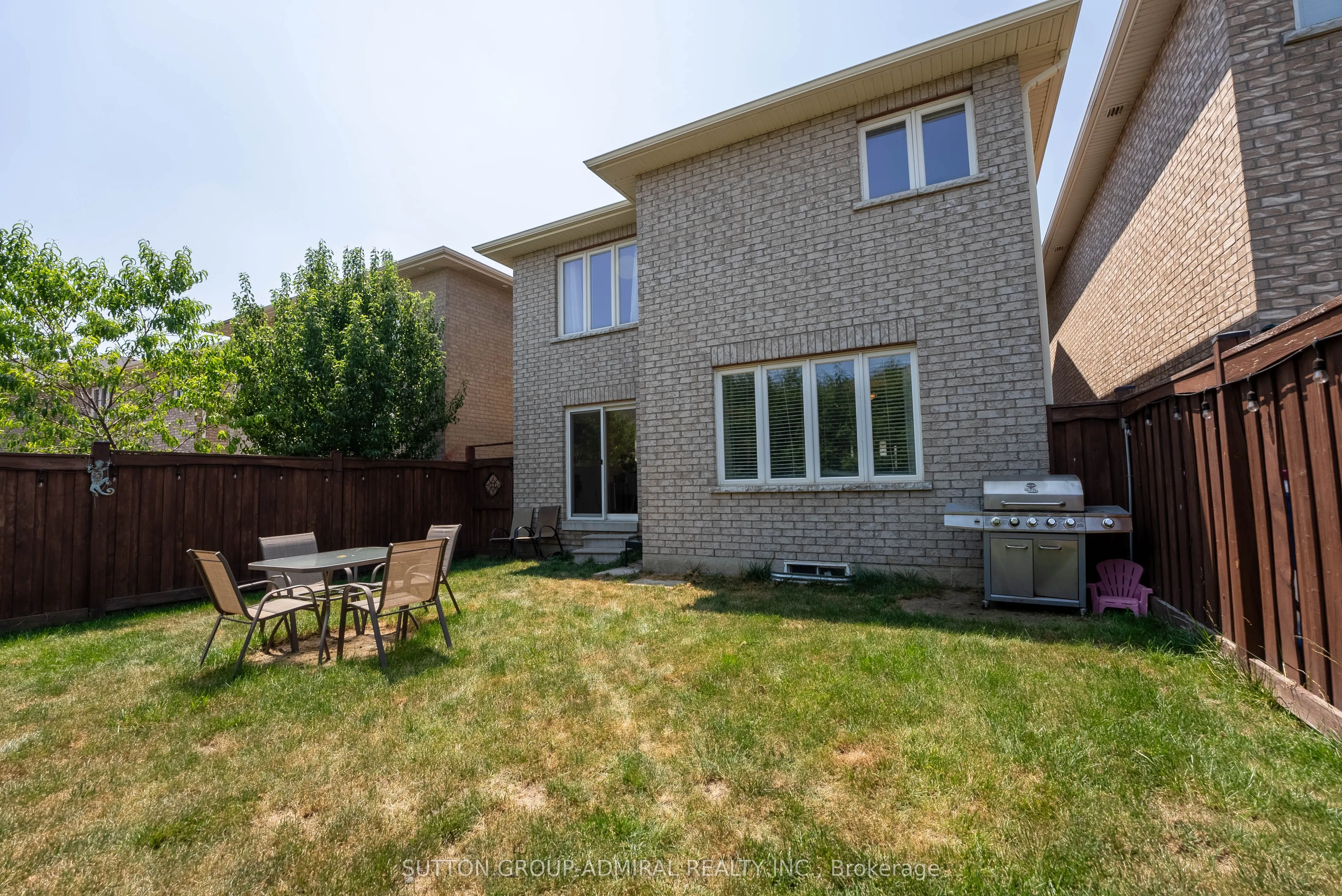 17 Armstrong Crescent