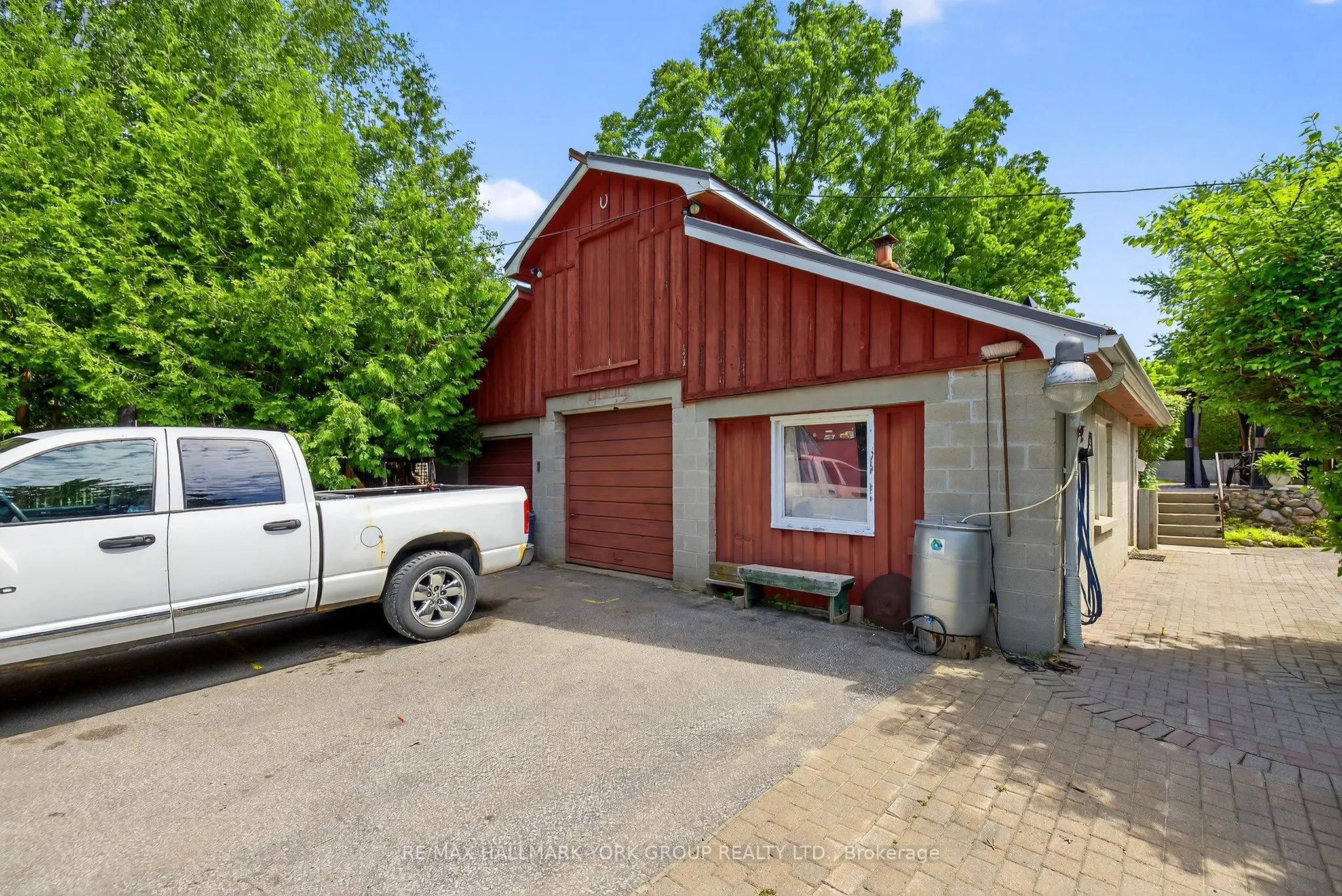 40 Kennedy Street E