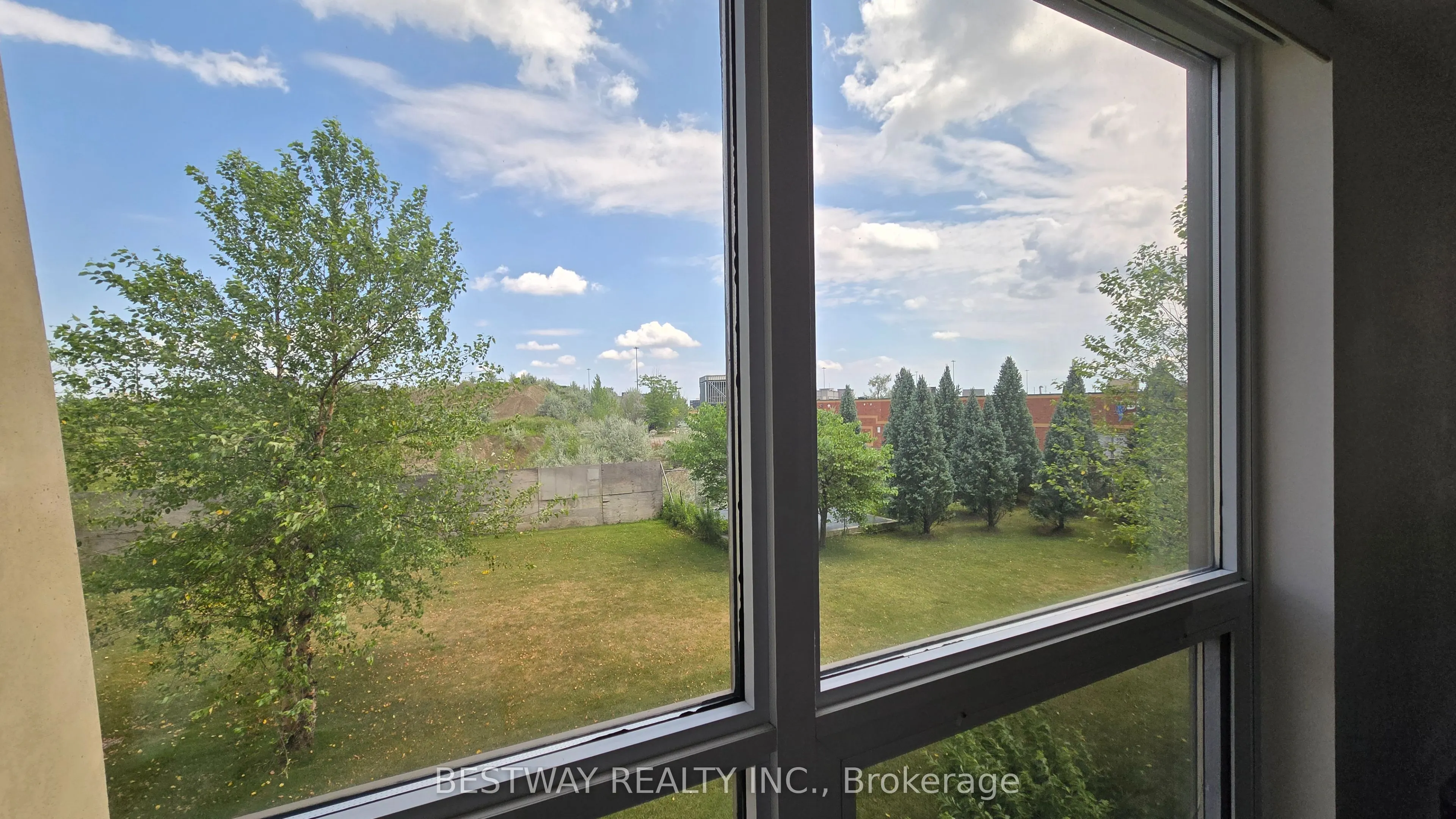 75 Norman Bethune Avenue, #208