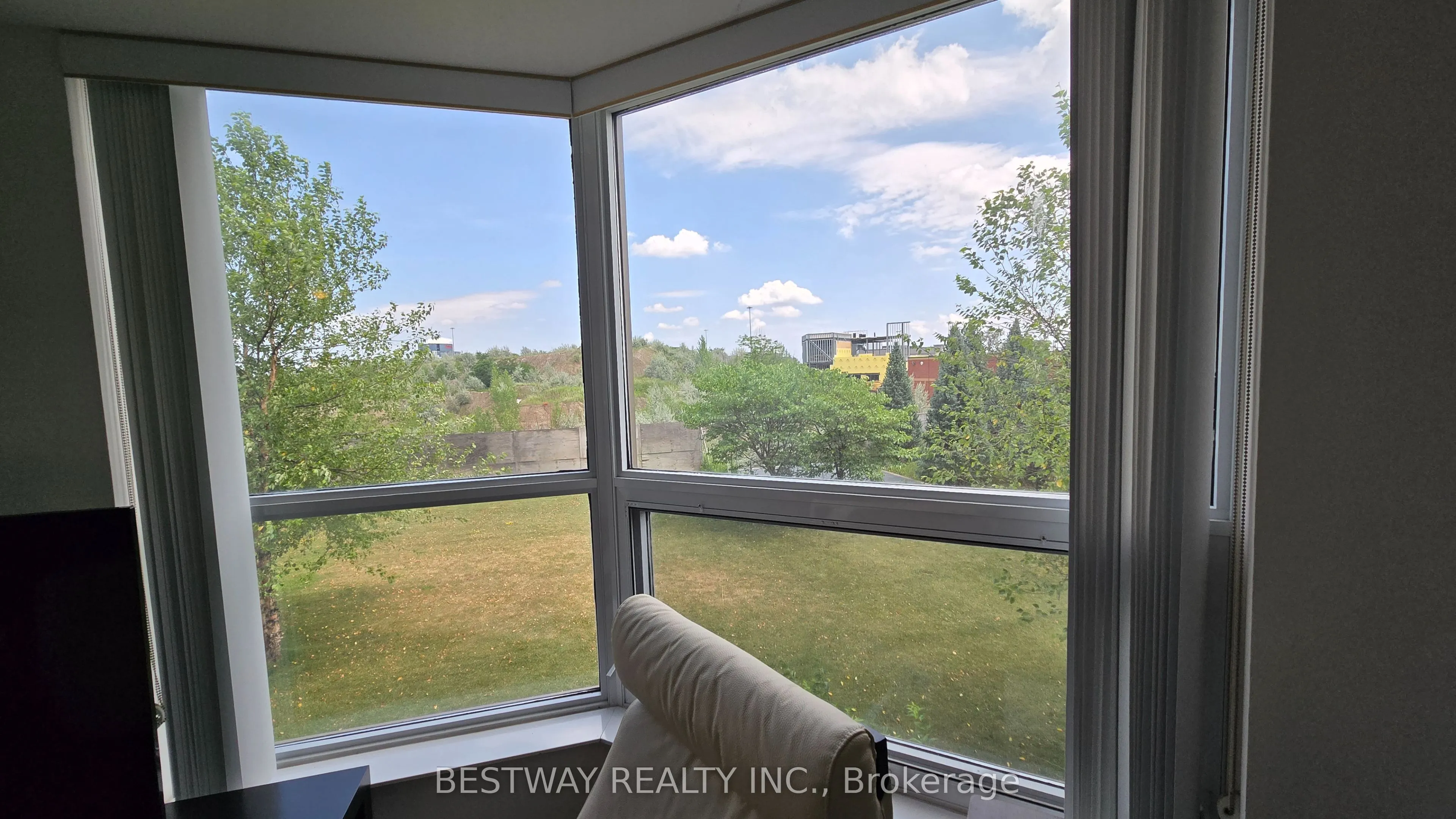 75 Norman Bethune Avenue, #208
