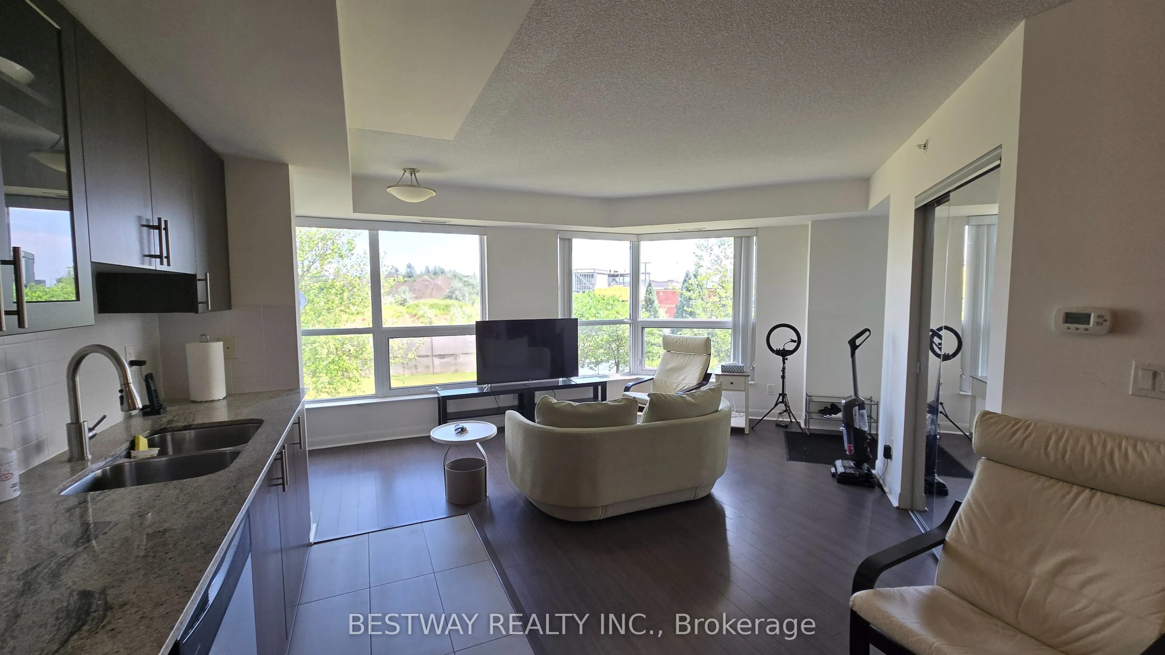 75 Norman Bethune Avenue, #208