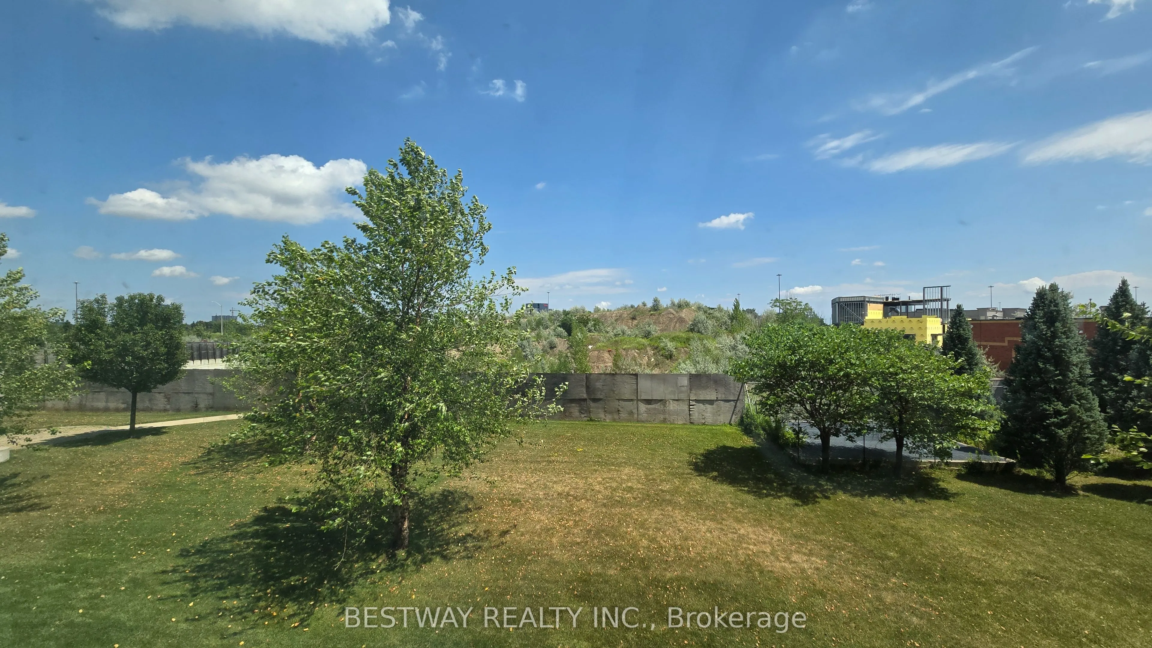 75 Norman Bethune Avenue, #208