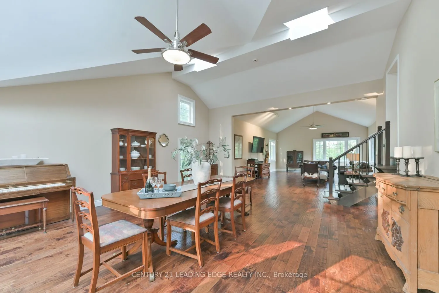5845 Aurora Road