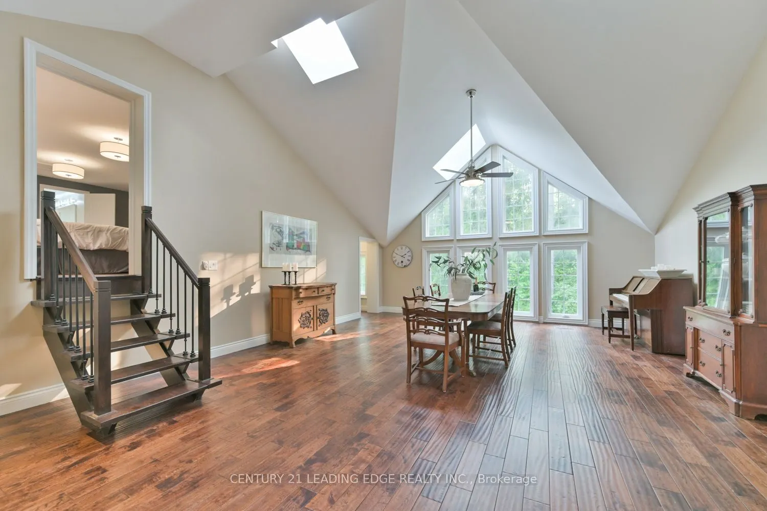 5845 Aurora Road