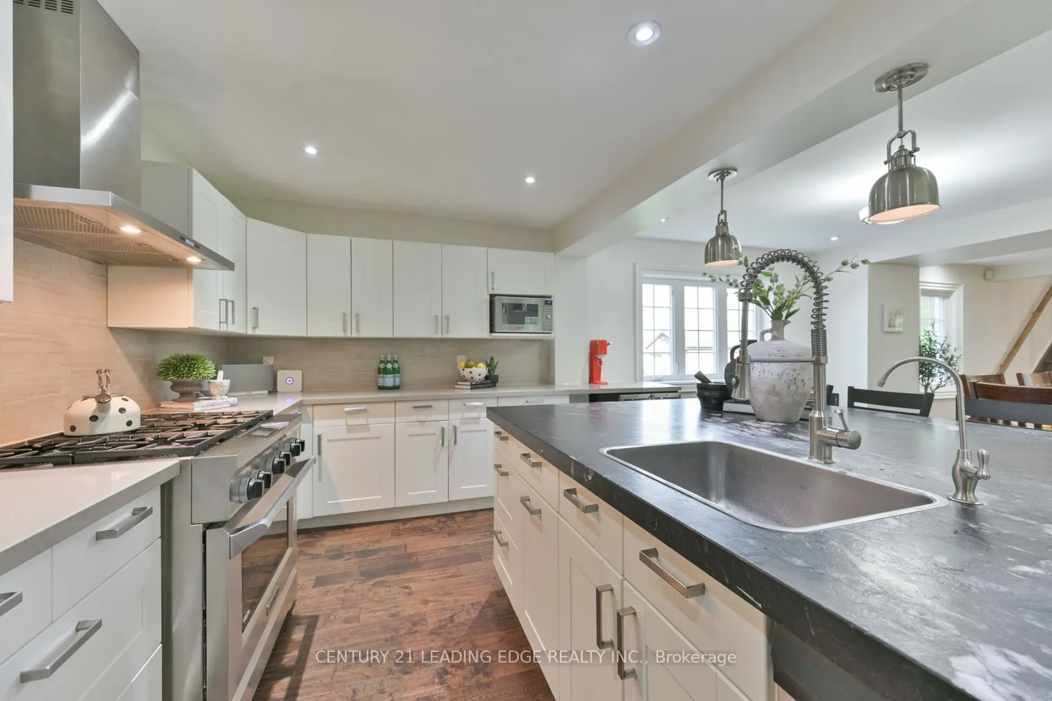 5845 Aurora Road