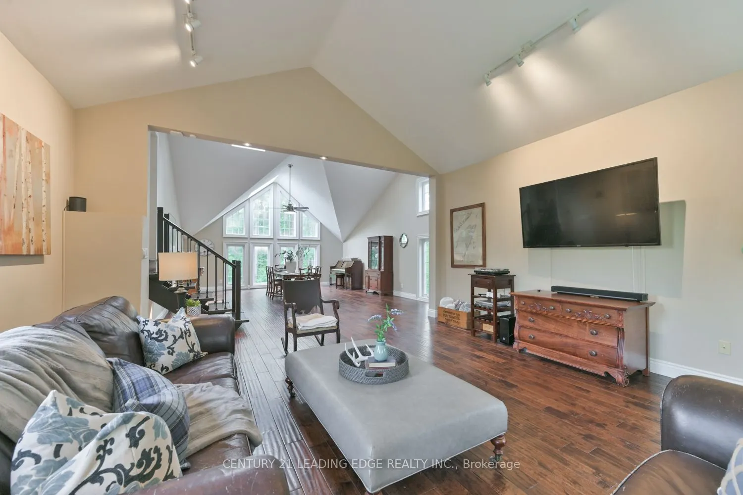 5845 Aurora Road