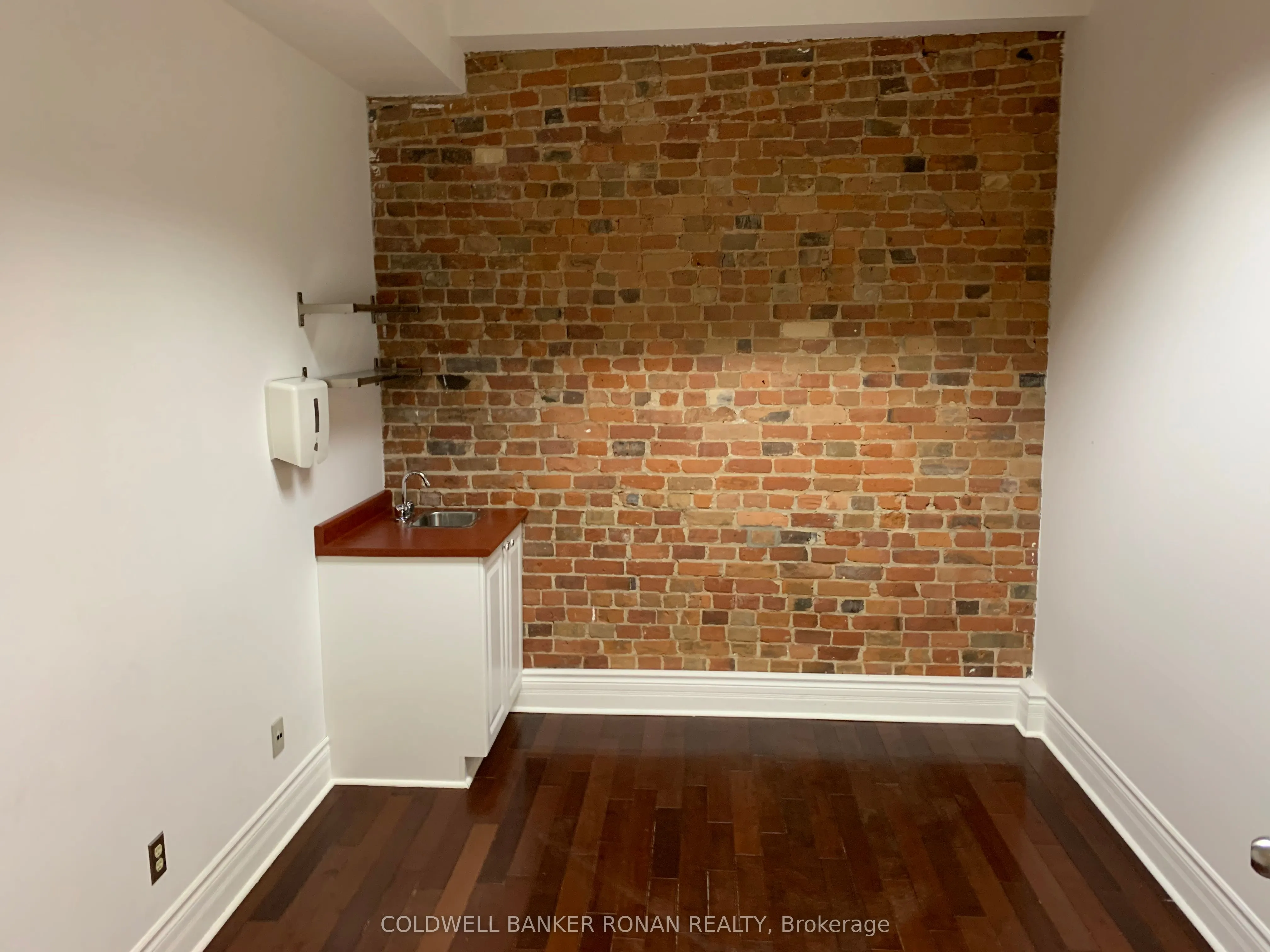 36 Victoria Street W, #205