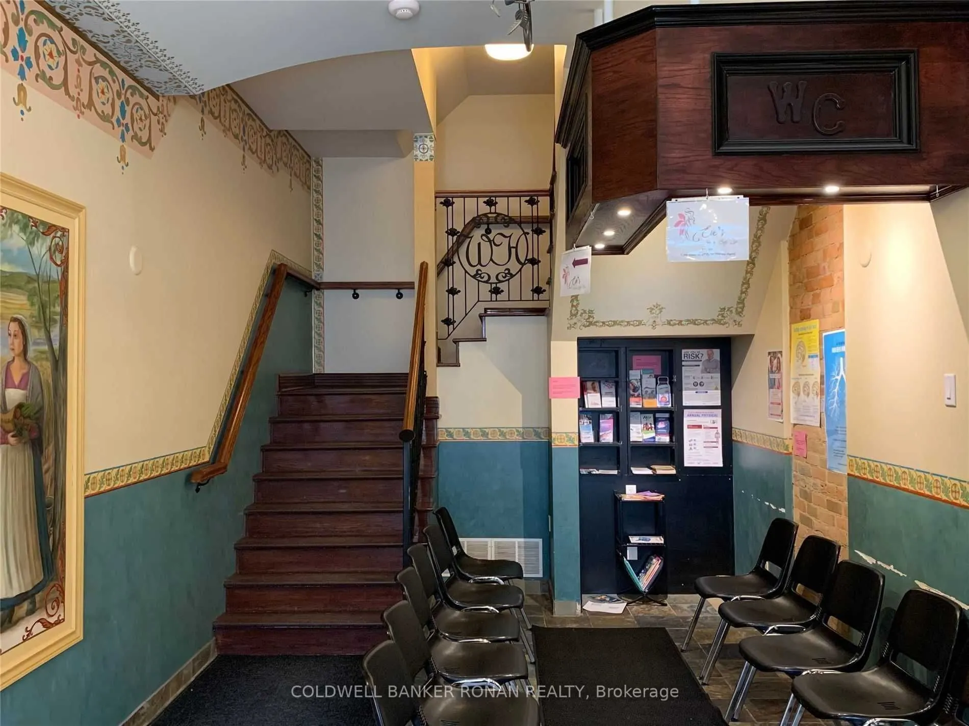 36 Victoria Street W, #205
