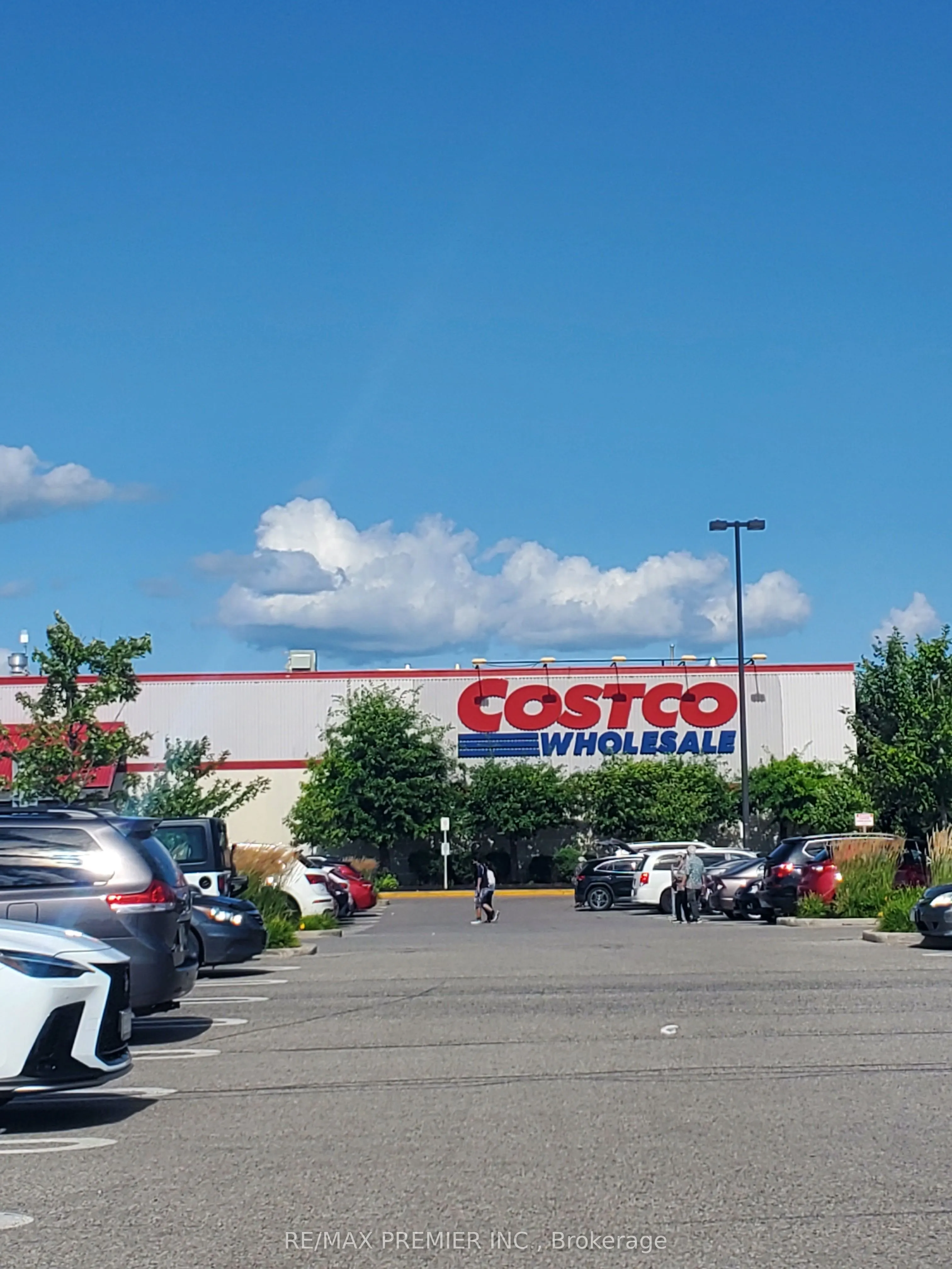 8261 Woodbine Avenue, #5