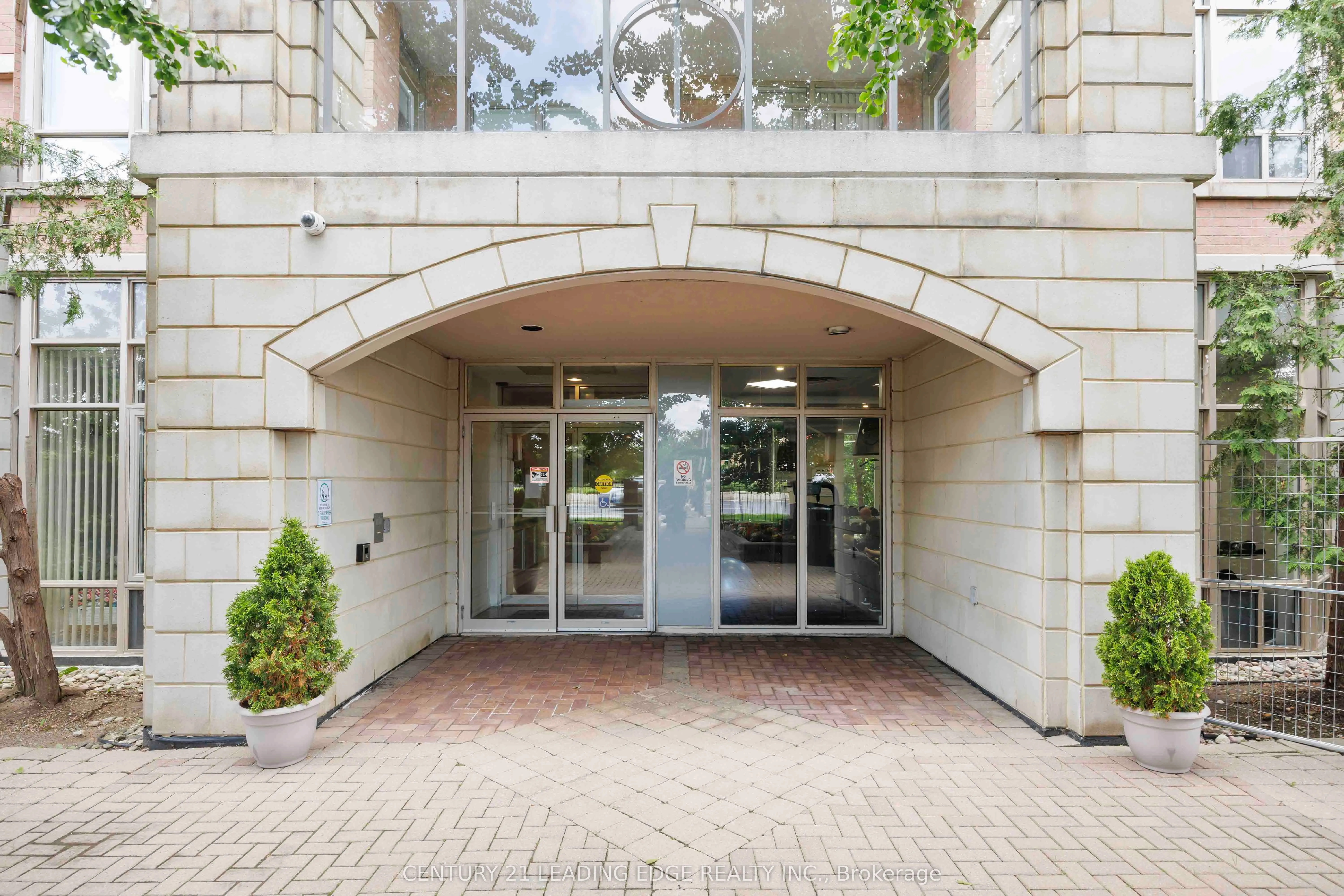 130 Pond Drive, #807