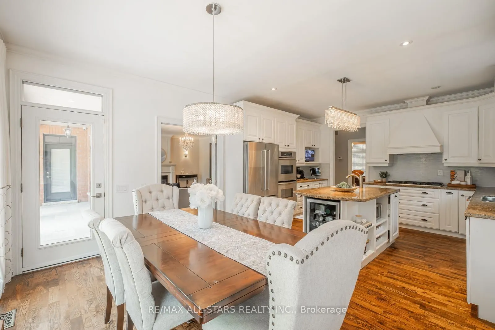 2 Robert Gray Road
